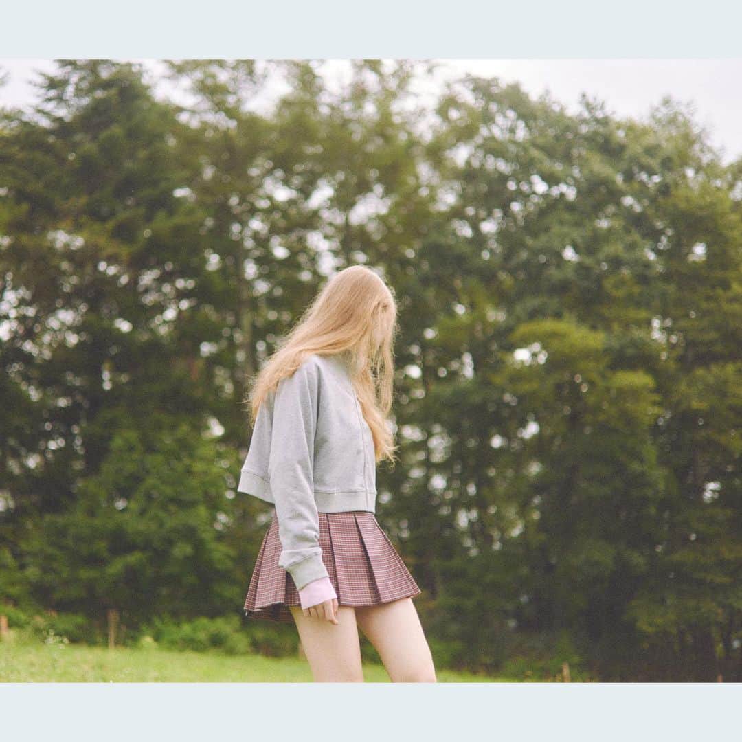 のインスタグラム：「【POLO BCS for Heather】  ⁡  トラッドな世界観が人気の 「POLO BCS」とのスペシャルコラボレーションが実現✨ ⁡ ⁡ ⁡ ヘザーらしい甘さに、英国トラッドな上品さが バランスよく溶け合った全11型は、どれも無敵の可愛さ。 今着たいアイテムばかりが揃いました。 ⁡  item ---------------------- #POLOBCSフルZIP裏毛スウェット ¥7,150 (税込) #POLOBCSチェックプリーツミニスカート ¥7,700 (税込) ----------------------  #Heather #ヘザー　#POLOBCS #POLOBCSforHeather #POLOBCSxHeather #ポロ　#POLO #zipパーカー　##スウェット　#プリーツスカート　#ミニスカート　#チェックスカート　#プリーツミニスカート」