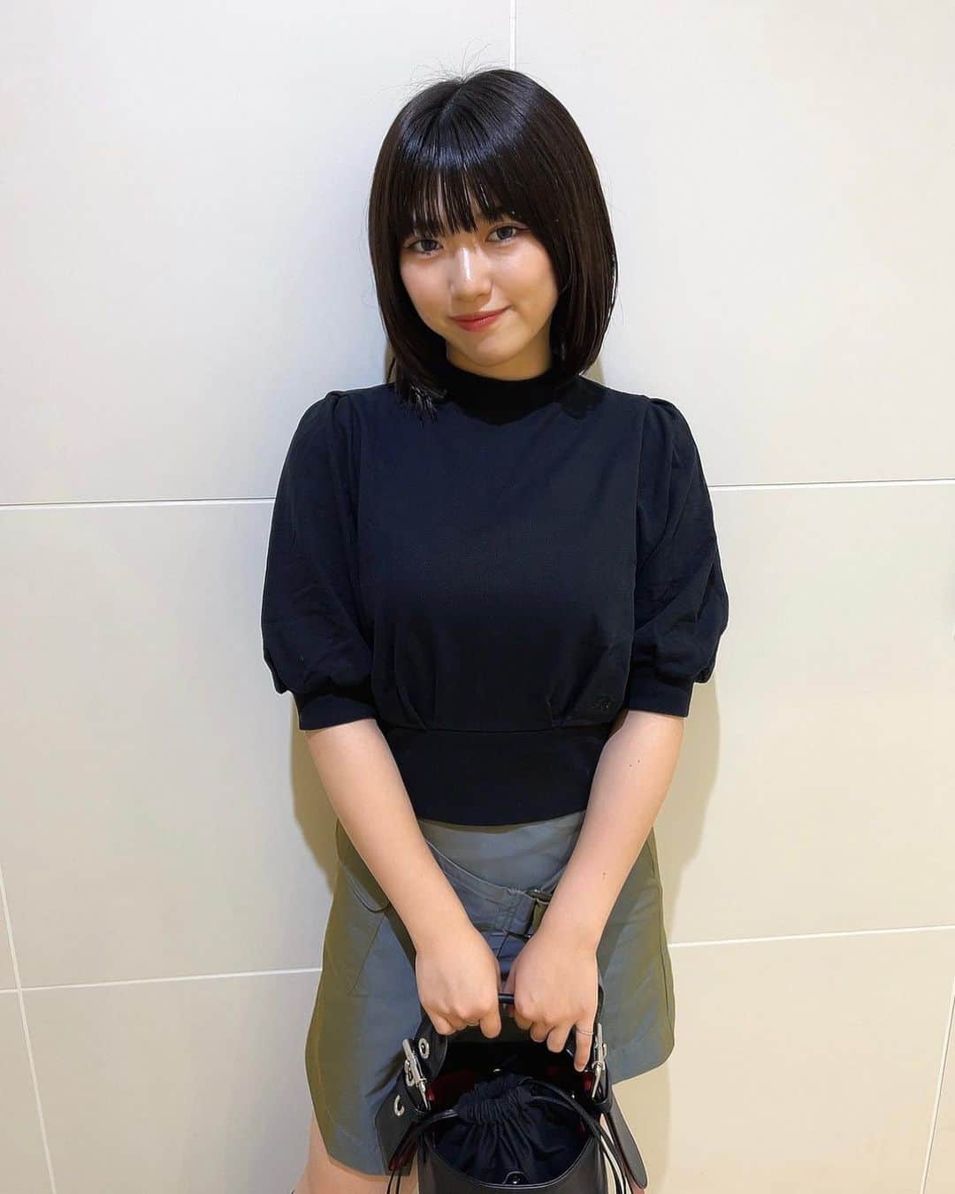沢村りさ 沢村りささんのインスタグラム写真 - (沢村りさInstagram)「髪の毛少し切って暗めに戻りました💇🏻‍♀️🪄 ⁡ ⁡ . ⁡ ⁡ ⁡  #さわりさ #sawalisa #大阪 #osaka #なんば #八月二日 #すきいけ #コーデ #code #jouetie #SLY  #ヴィヴィアンウエストウッド #ミディアムボブ #ダーク ...