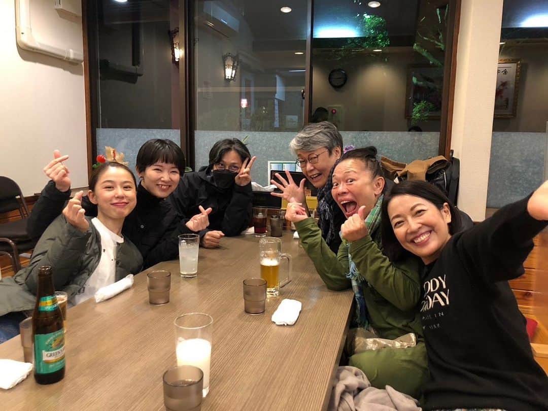 羽田美智子さんのインスタグラム写真 - (羽田美智子Instagram)「『沼の中の淑女たち』東京公演、無事に千秋楽を迎えました。 お越しいただいた皆様本当にありがとうございました🙇‍♀️  そして昨日地方公演が長野から始まりまして、有難いことに満席のお客様からの拍手、、 嬉しいスタートとなりました♪  明日7日は沼津で公演です。  皆んなでバス移動🚌 大人の遠足、楽しんでます！  沼津はまだチケットあるようです。  良かったら来てくださいね♪  気候が急に秋冬モードになってきました。 体調崩さないようにご自愛くださいね❣️」10月6日 12時01分 - michikohada