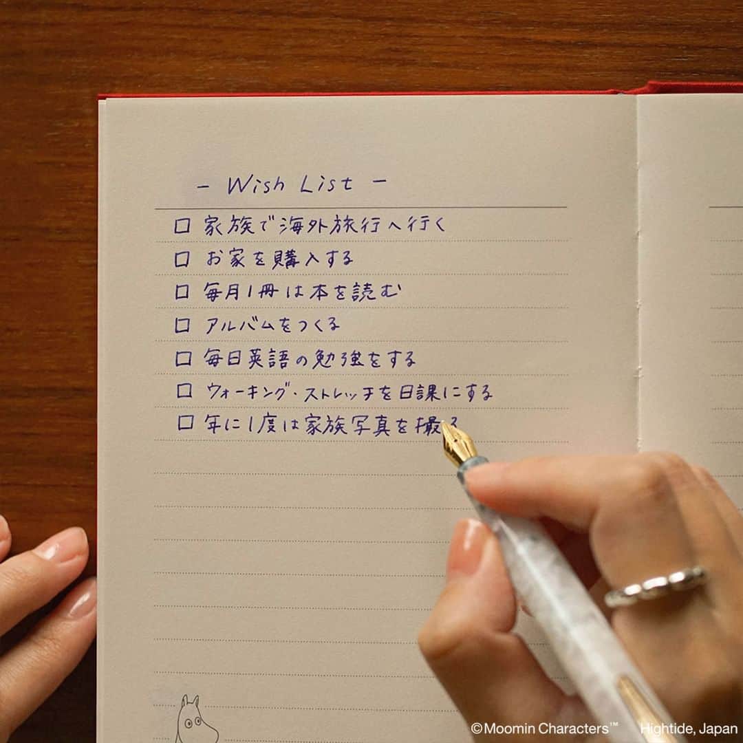 HIGHTIDE/ハイタイドさんのインスタグラム写真 - (HIGHTIDE/ハイタイドInstagram)「English below / 英語は下に続きます。  ハイタイドより洋書のような「3年日記」が新発売。 日々の出来事をあなたらしく綴る、特別な一冊ができました。  「3年日記」は、1ページに3年間の同じ日を記録していくフォーマット。3年間の同じ日を振り返り、思い描きながら書き込むことができます。うれしいことも、かなしいことも、振り返るときっと良い思い出に。日記ページのあちこちに登場するキャラクターたちが、思い出にそっと寄り添ってくれます。  お好きなタイミングからスタートできる日付フリータイプ。 巻末には自由に使えるノートページと、1年の振り返りとして記憶に残したい日をメモするページをご用意。 インクが裏抜けしにくい用紙を採用し、万年筆でもすらすらと書き込めます。  ムーミンの仲間たちとお花を散りばめた華やかな表紙デザイン、生地張りに金の箔押しを施した洋書のような装丁は、手にするたびに気持ちが高まりそうです。 背表紙にはあえて“日記”と入れずに箔押しのニョロニョロを配しました。一見すると日記とは分からず、本棚に立てておいても様になるデザインです。  3年間の思い出が詰まった1冊は、きっと宝物になるはず。 レッド、ブルーよりお好きなカラーをお選びください。  ---  Three-Year Diary from our Moomin collection looks like a classic book, specially binded for your day to day record.  The format is tailored for short diary of the same date in the three years in the row. You will write about your day, and look back on the day in another year(s) at the same time.  It doesn't have printed date so you can start whenever you like. The last pages are for free notes to keep your memory of the certain days. We selected fountain-pen-friendly paper for the pages.  The foiled illustration of flowery Moomins on the elegant fabric cover would lift your mood. The spin doesn't say 'Diary' so it would look good on your bookshelf as well.  This will be your treasure with your precious memory.  @hightide_moomin @hightide_japan  #hightide_moomin #hightide #MOOMIN #threeyeardiary #diary #moomingoods #ハイタイドムーミン #ハイタイド #ムーミン #三年日記 #日記 #日記帳 #ムーミンなくらし #ムーミングッズ」10月6日 12時26分 - hightide_japan