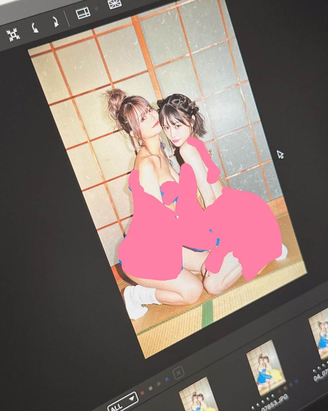 みもれもんさんのインスタグラム写真 - (みもれもんInstagram)「I did a photoshoot for a magazine with my friends! “Monthly Entertainment” will be released in Japan on October 30th!🩷  おはレモン〜🍋 そういえば、、グアムに行く前に みもまおでグラビア雑誌の撮影に 行ってきたよ〜📷 引きこもり生活4年目❣️ 加工とSNSの世界で生きてきた みもれもんが無加工雑誌の撮影に 参加するのは珍しいね？？👀笑 無加工って、気になるよね？？👀  10/30発売の『月刊エンタメ』 発売されたら是非雑誌の購入をして 雑誌の後にあるハガキを応募すると チェキとか当たるみたいなのだ✨  🔽  「推し活プロジェクト」も 参加者募集中( ^ω^ )🩷 推しになってくれた方の名前が 雑誌と私のSNSに載ります❣️  https://nftmall.cyberstar.jp/auctions/list?search=%E3%81%BF%E3%82%82%E3%82%8C%E3%82%82%E3%82%93&state=0  来月には、オンラインガチャも 発売されるみたいなので これからのみもまお、、 いろいろお楽しみだよ🌈❣️  #推し活プロジェクト #月刊エンタメ #サイバースター #みもれもん #みもまお #グラビア #撮影 #グラドル #mimolemon #japan  #beauty #girlsday #內衣 #性感 #日本的 #泳衣」10月6日 12時29分 - mimore_mon0929