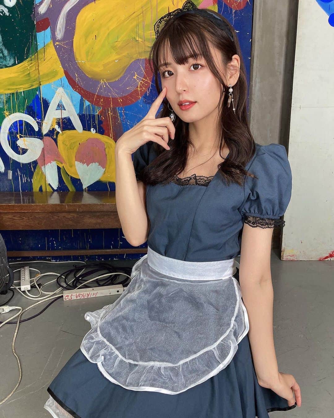 竹本茉莉のインスタグラム：「. 気づけばもう10月ということで衣装がハロウィンでした🎃 今週はまったりしてたので、たくさん読書をしました📚 短編集ばっかり4冊読んだので次は長いお話を読むぞという気分！ 短編をいっぱい読むと頭の中で全然違う話がまざることがあってその感じがなぜか好きです。 たまってた本がなくなってきたので本屋さんに行きたいです。寒くなってきたから冬服も買いに行きたいです。あと、乾燥がひどいです。お肌がぱきぱき。毎年だけど特に頭皮が弱いのです。頭から化粧水を被りたい気分です。毎日オイルを塗りこんでいます。」