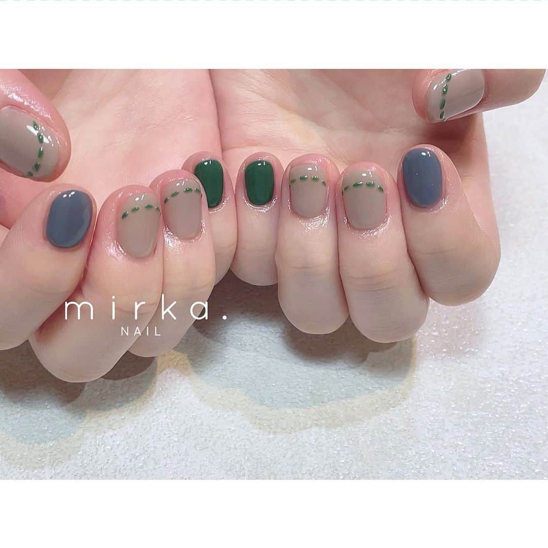 mirka. NAIL(ミルカネイル)さんのインスタグラム写真 - (mirka. NAIL(ミルカネイル)Instagram)「⁡ ⁡ 人気のステッチネイル𓃦 ⁡ ⁡ ………………………………………………………… ⁡ ご予約、お問い合わせは LINE ID⇒ @mirka.nail (@含む)まで。 ⁡ ご新規様はハイライトの「ご案内」と「ご予約方法」を必ずお読みいただいてからご予約くださいますようお願いいたします。 空き状況や詳細はLINEの投稿からご確認ください。 ⁡ ⁡ ⁡ ⁡ #mirkanail#nails#nail#nailart#naildesign #ショートネイル#ネイルアート#ネイルデザイン#ネイル#大人ネイル#シンプルネイル#オフィスネイル#ニュアンスネイル#ナチュラルネイル#カジュアルネイル#ショートネイルデザイン#美甲#秋ネイル#秋ネイル2023 #プライベートサロン#プライベートネイルサロン#東京ネイルサロン#東京ネイル#江東区ネイルサロン#森下#清澄白河 ⁡」10月6日 12時38分 - mirka.nail