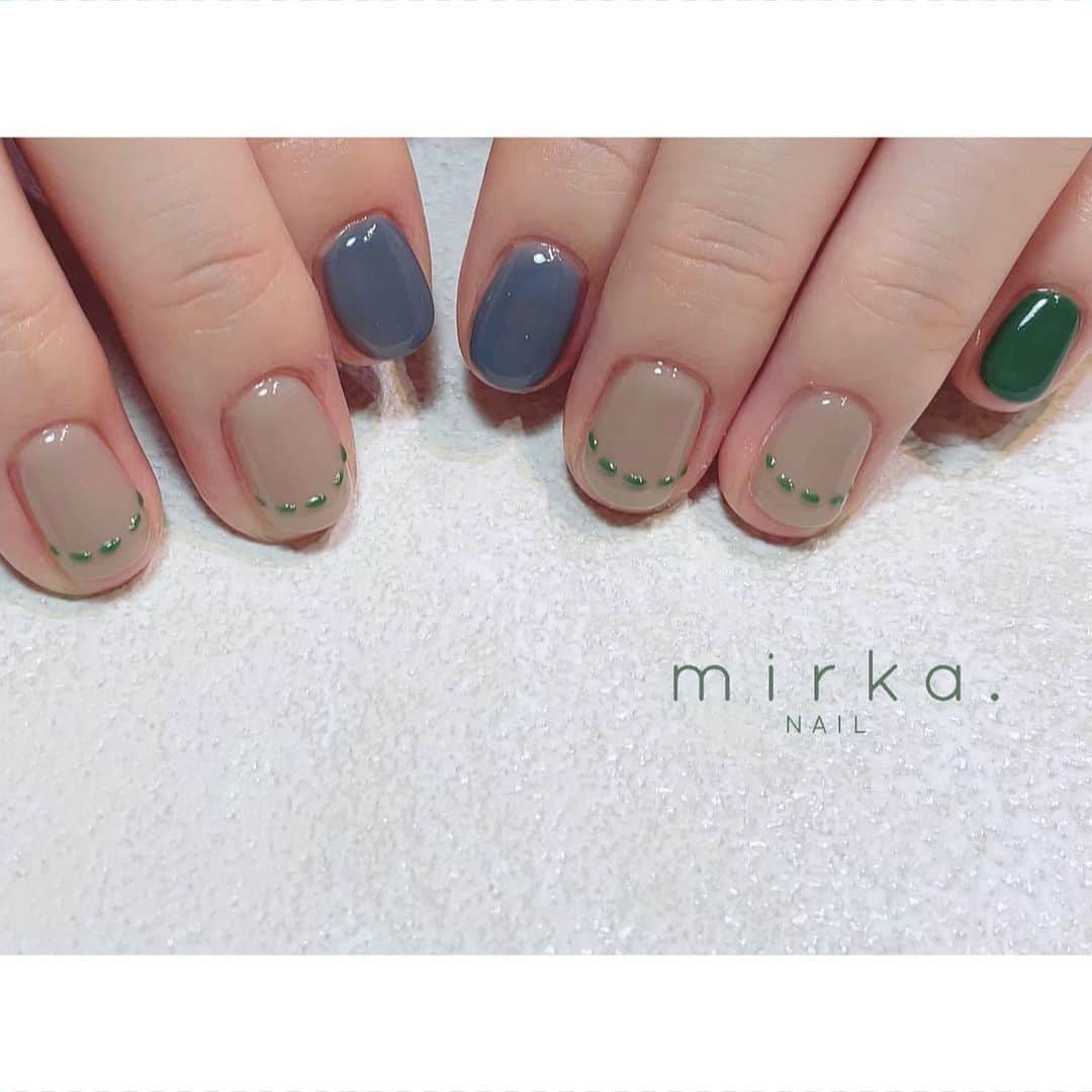 mirka. NAIL(ミルカネイル)さんのインスタグラム写真 - (mirka. NAIL(ミルカネイル)Instagram)「⁡ ⁡ 人気のステッチネイル𓃦 ⁡ ⁡ ………………………………………………………… ⁡ ご予約、お問い合わせは LINE ID⇒ @mirka.nail (@含む)まで。 ⁡ ご新規様はハイライトの「ご案内」と「ご予約方法」を必ずお読みいただいてからご予約くださいますようお願いいたします。 空き状況や詳細はLINEの投稿からご確認ください。 ⁡ ⁡ ⁡ ⁡ #mirkanail#nails#nail#nailart#naildesign #ショートネイル#ネイルアート#ネイルデザイン#ネイル#大人ネイル#シンプルネイル#オフィスネイル#ニュアンスネイル#ナチュラルネイル#カジュアルネイル#ショートネイルデザイン#美甲#秋ネイル#秋ネイル2023 #プライベートサロン#プライベートネイルサロン#東京ネイルサロン#東京ネイル#江東区ネイルサロン#森下#清澄白河 ⁡」10月6日 12時38分 - mirka.nail