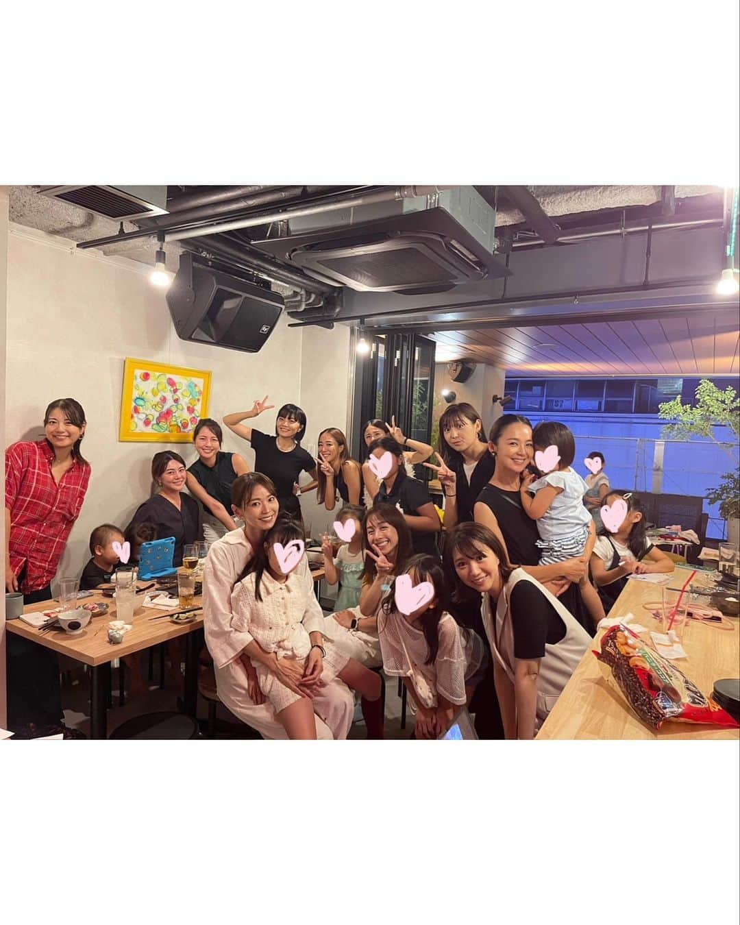中村明花のインスタグラム：「. いつ会っても楽しくて落ち着く大好きな王様のブランチメンバー☺︎ 「おばあちゃんになっても同じ話しして笑ってそうだよね」って沢山笑って帰ってきました。一生の友です♡ . 子供たちも仲良しで嬉しいね🥰 あー楽しかった🫶 . , #久しぶりにやきとん大地の味が食べられて幸せな夜 #大地の跡地にできた @torinosu_shibuya  @shibuya_ate_to_oto_sakaba  #居心地良すぎて長居」