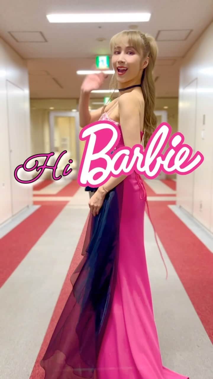 サラ・オレインのインスタグラム：「Hi Breast Cancer Awareness Month October🎀 毎年10月はピンクリボン月間🎀  🖤🩷 Thank you @tadatomo0505 & @miimo_styling   👱‍♀️Barbie film also highly recommended 🎬 バービー、映画もとってもオススメ。主演はオージーのMargot Robbie 🇦🇺  #pinkribbon #ピンクリボン #breastcancerawareness #barbie #barbiepink #blackpink dress #バービー #sarahalainn #sarahstyling #サラスタイル #pinkdress #miimo #girlpower #aussie」