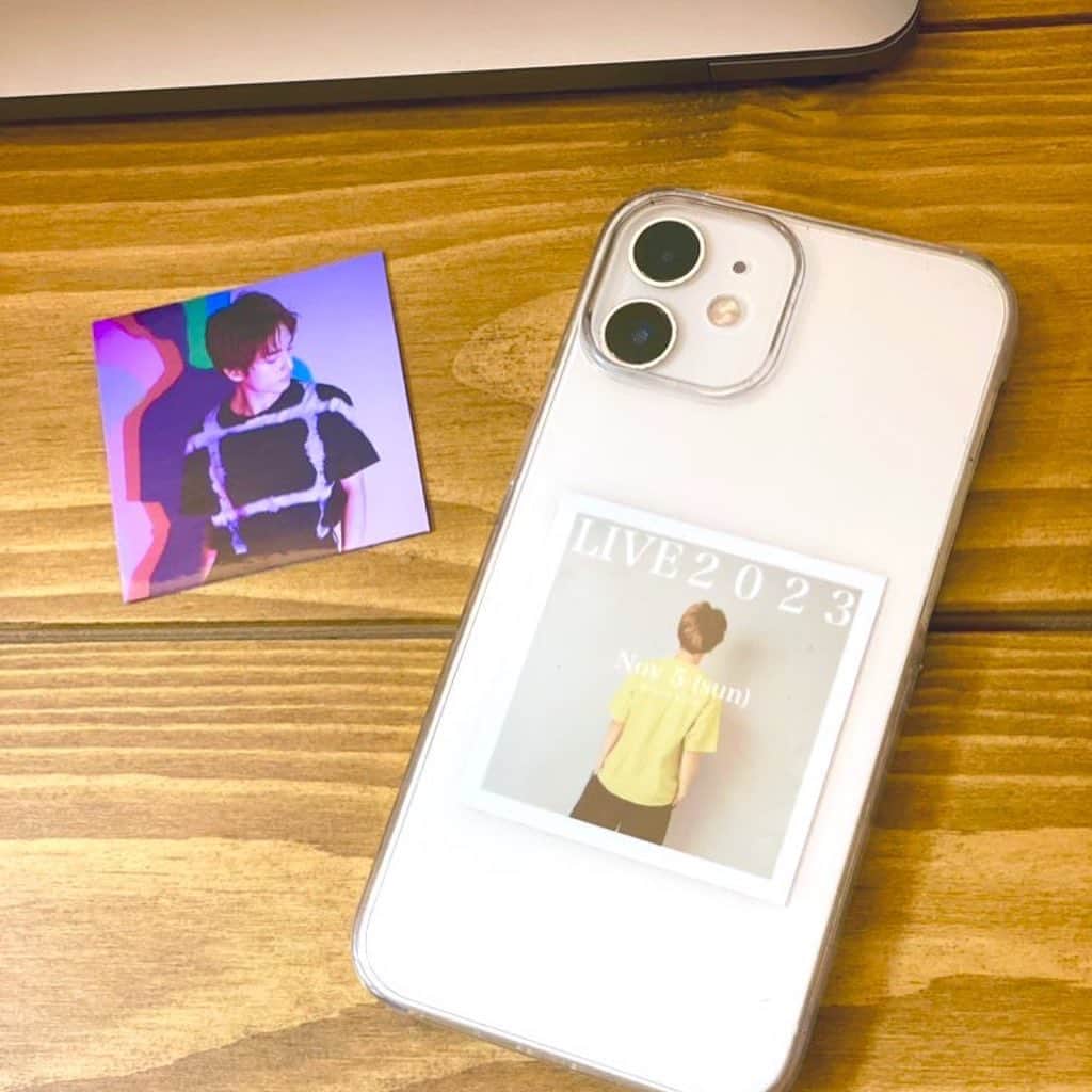 永井朋弥さんのインスタグラム写真 - (永井朋弥Instagram)「ステッカー作っちゃいました✨  11/5(日)のワンマンライブで販売します  スマホにはさめるよ  みんなのスマホにも挟まれる予定  #新グッズ #スマホステッカー #スクエアサイズ #2枚セット #PCに貼るのは勇気がいる #けど貼ってくれたら嬉しい #ワンマンライブ #ご来場お待ちしてます」10月6日 13時02分 - tomoyanagai