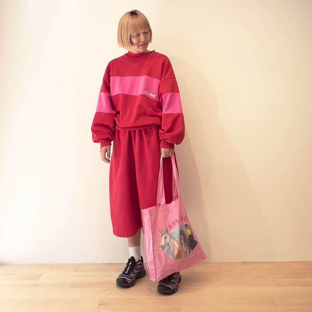 のインスタグラム：「2024 SPRING COLLECTION  Height: 159cm Tops: ONE Bottoms: ONE @nam1c0  #HOLIDAY_PR #HOLIDAY2024spring #HOLIDAY2024springstyle」