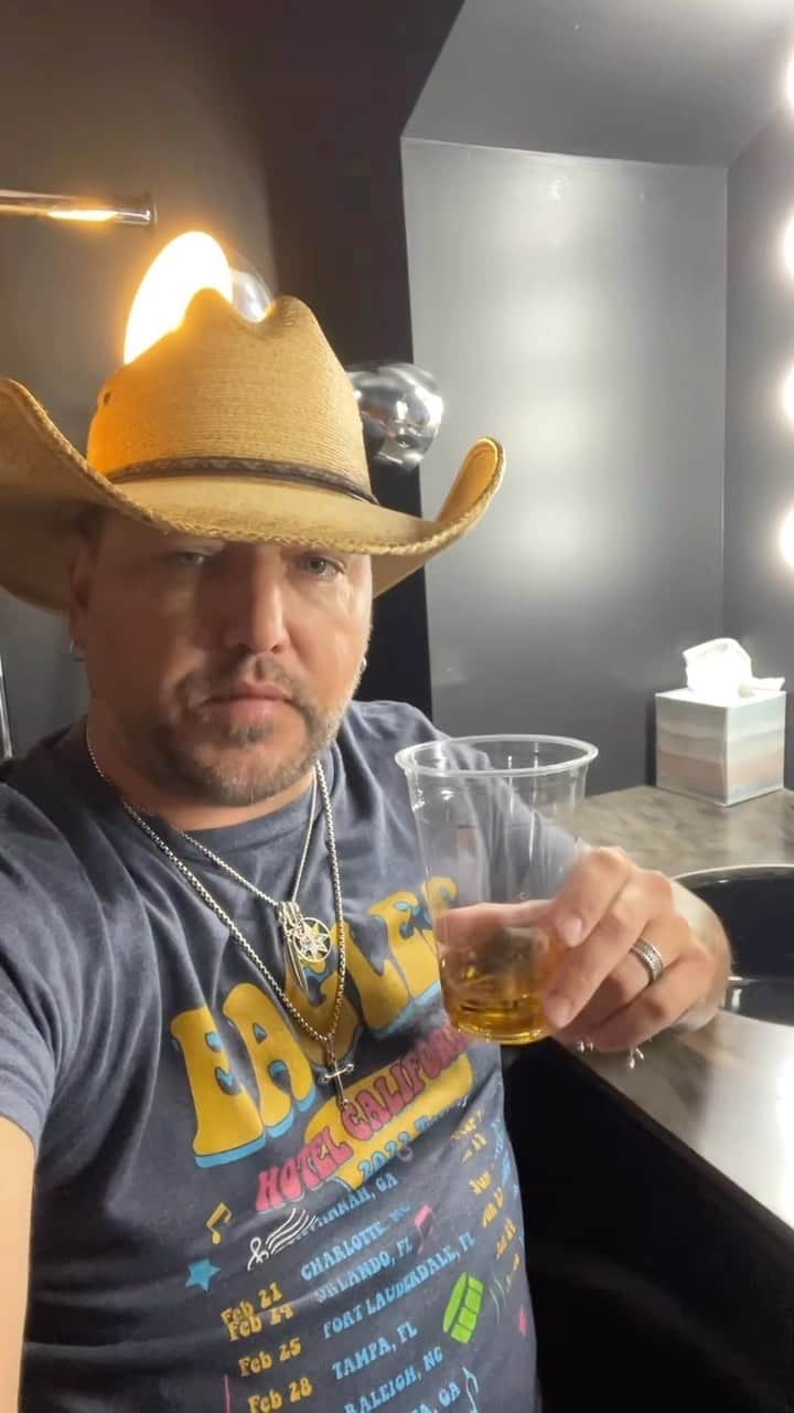 ジェイソン・アルディーンのインスタグラム：「So pumped for u guys to hear the new album next month! ‘Til then, here’s another one. #WhiskeyDrink out now! 🥃 #HighwayDesperado」