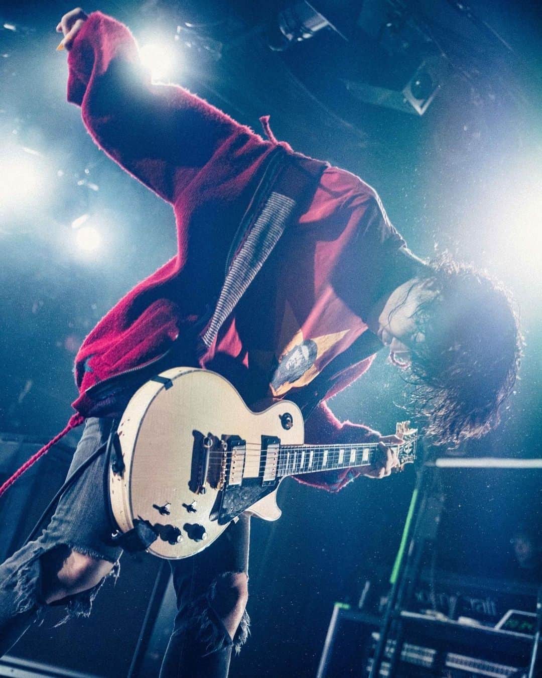 関大地のインスタグラム：「2023.10.05 広島CLUB QUATTRO ヨーロー劇場TOUR2023 w/石崎ひゅーい  初日はひゅーいさんと🌶 いいスタート！  @ayumu10.18」