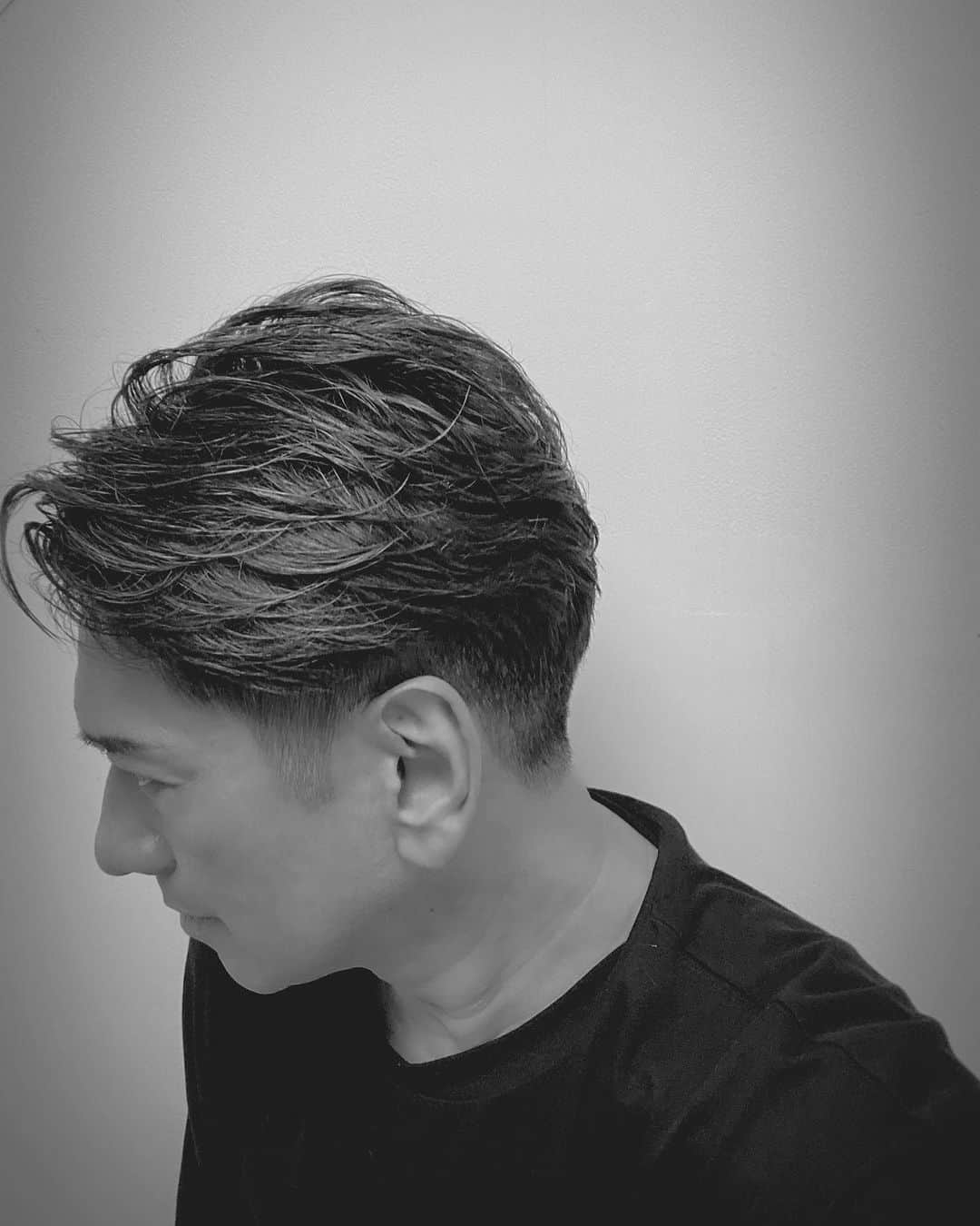 川崎麻世のインスタグラム：「1ヶ月振りにリブレで髪をカットしてスッキリした💇‍♂️  #LIBRE #リブレ #恵比寿 #川崎麻世 #川﨑麻世」