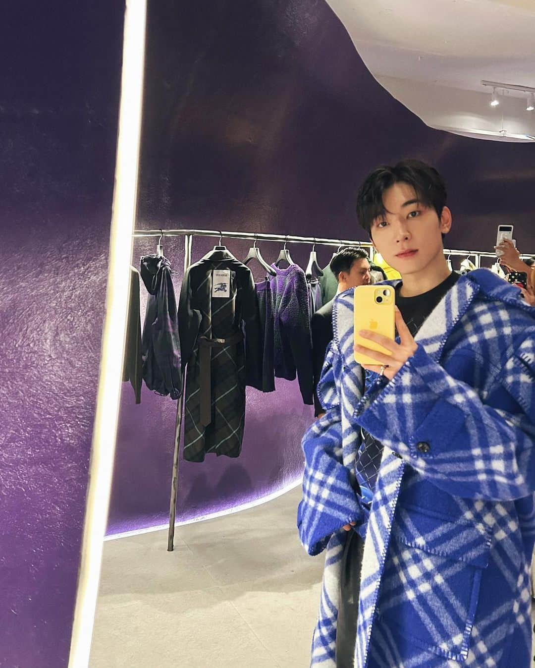 ウォヌさんのインスタグラム写真 - (ウォヌInstagram)「💜 #광고 #BurberryStreets #Burberry #버버리」10月7日 0時20分 - everyone_woo