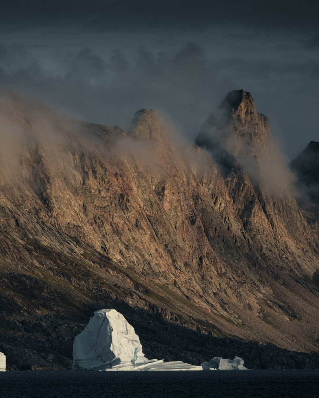 ブレモンさんのインスタグラム写真 - (ブレモンInstagram)「Explore further wearing the Bremont S302 ⛰️  📸 Greenland adventures shot by @nattesferd  Find out more at the Link-in-Bio🔗」10月7日 0時21分 - bremontwatches