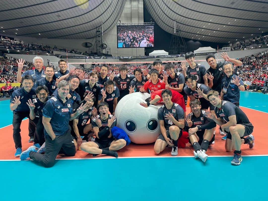 山本智大さんのインスタグラム写真 - (山本智大Instagram)「VS🇷🇸 3-0 WIN✨ 明日も絶対勝つ！ #オリンピック予選 #バレーボール #龍神日本 #ここで決める」10月6日 22時50分 - tomohiro_yamamoto