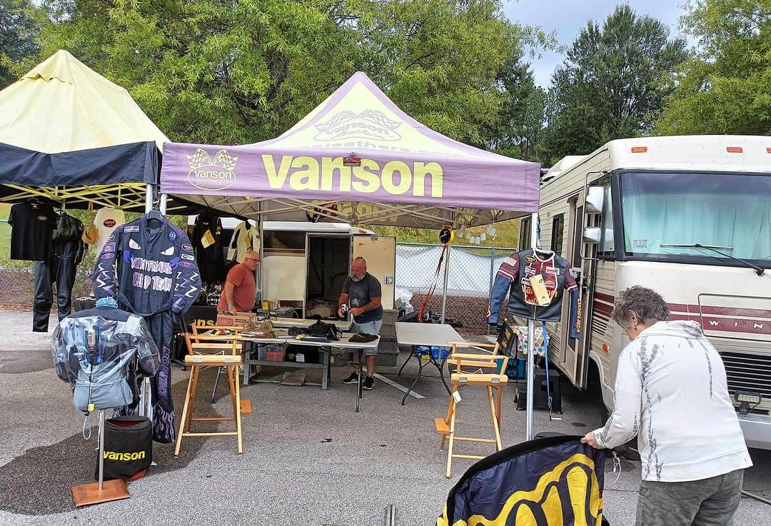 バンソンさんのインスタグラム写真 - (バンソンInstagram)「Vanson will be at the Annual Barber VIntage Festival this Weekend!  Make sure to stop by our tent. We are here to help all new and old Vanson customers with the following... Race suit ordering. @matthewsilva406 is on site to take your order.  • Complementary Custom Measuring of your Vanson suit or riding garment. • FREE Repairs to Vanson race suits and riding apparel. (time and materials permitting) #vansonleathers」10月6日 22時53分 - vansonleathers