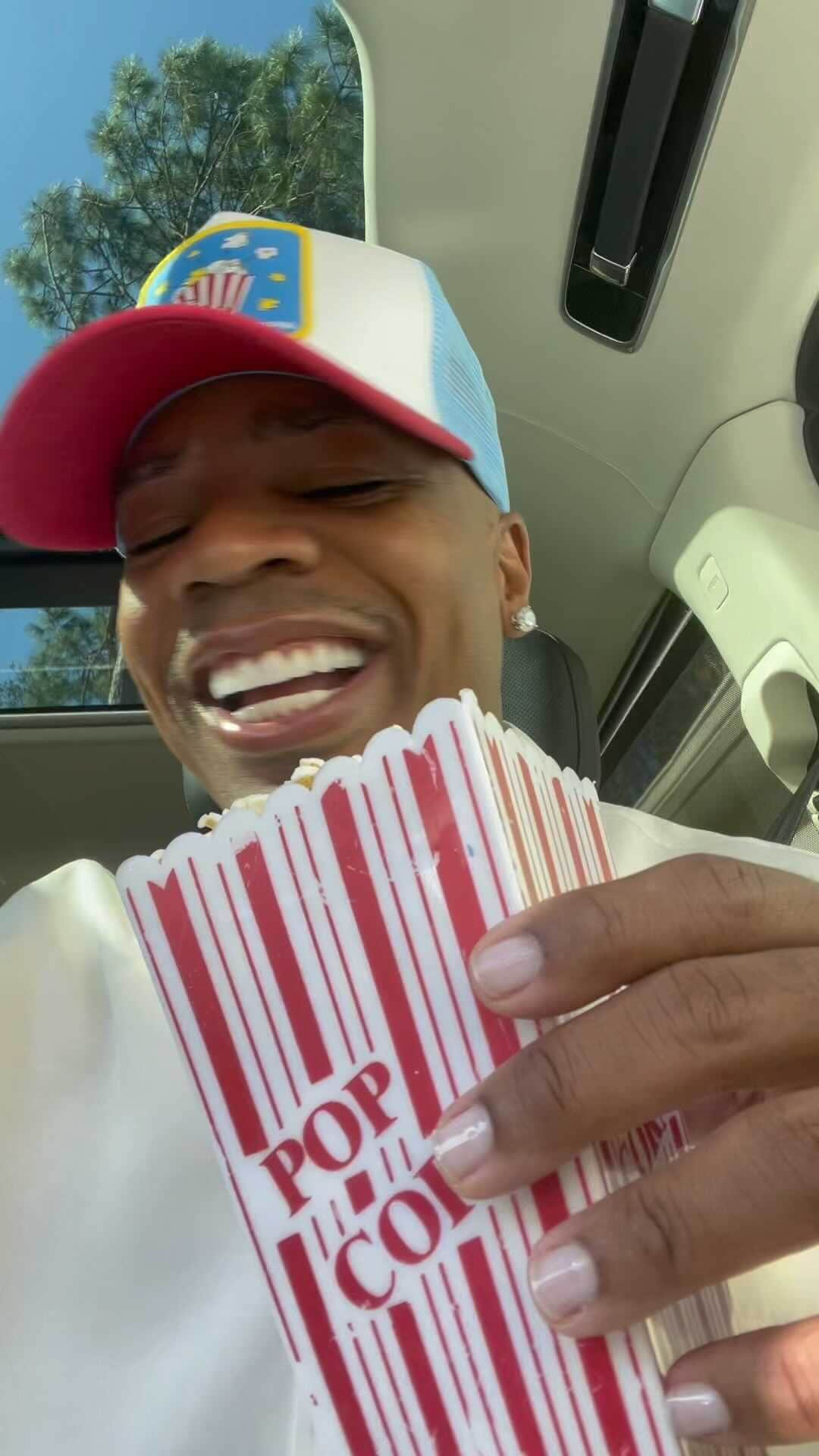 のインスタグラム：「🤣🤣🤣🤣 New Hats ALERT!!!! Who Out Here “Poppin” Bih????? 🤣 🍿🍿🍿 Go To www.KingCircle.com & Order Now!! This ONLY For The “Poppin”. Is Ya “Poppin” Bih??? 🤣🤣🤣 My New Collection!! 🌊🔥 #Plies #KingCircleHat #Poppin」