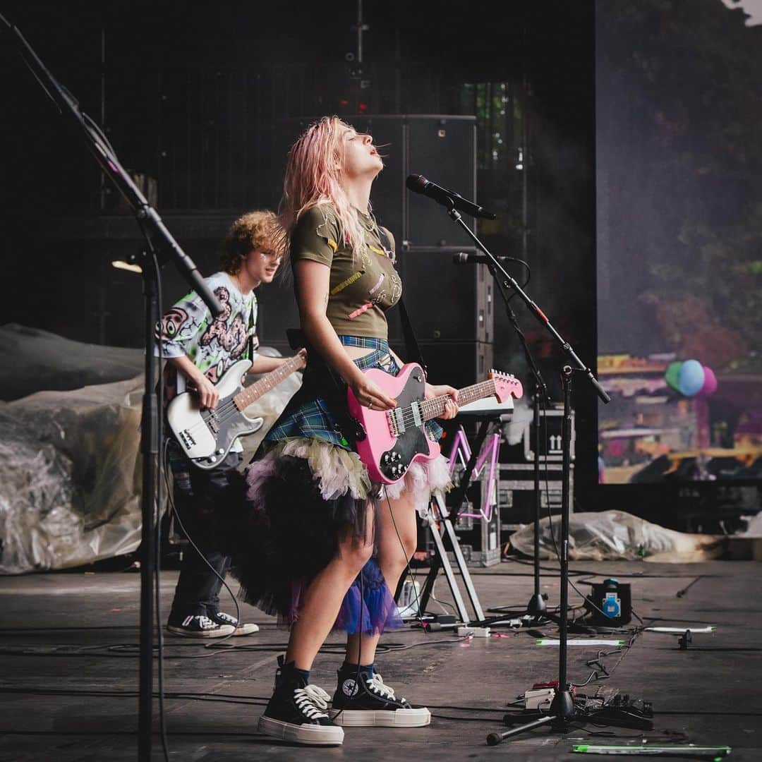 converseのインスタグラム：「@queenofthebabies 🤝 Converse   Peep the 👑 rocking out in her Converse Cruise 🎸#CreateNext   Stay tuned for more.」