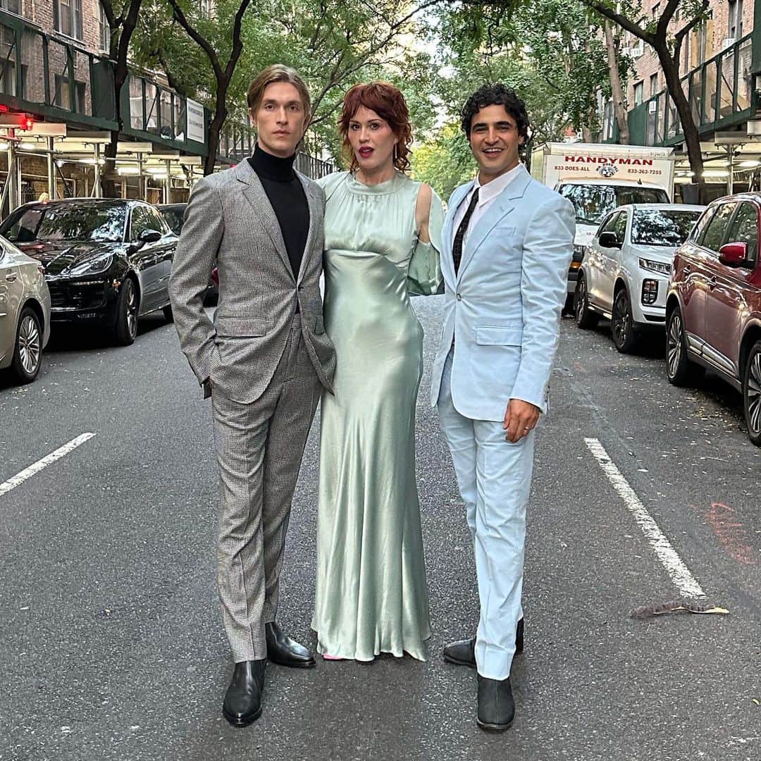 ザックポーゼンのインスタグラム：「Night out for the #nycbfashiongala with @mollyringwald in a “Eau de Nil” vintage 30’s gown and @__harrisonball__ and I in gorgeous @gabrielahearst suits🩵💚🖤 #nycballet #mollyringwald #harrisonball  #newyorkcityballet」