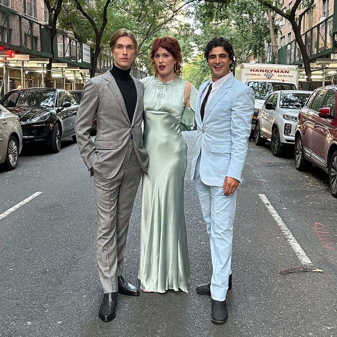 ザックポーゼンさんのインスタグラム写真 - (ザックポーゼンInstagram)「Night out for the #nycbfashiongala with @mollyringwald in a “Eau de Nil” vintage 30’s gown and @__harrisonball__ and I in gorgeous @gabrielahearst suits🩵💚🖤 #nycballet #mollyringwald #harrisonball  #newyorkcityballet」10月6日 23時01分 - zacposen