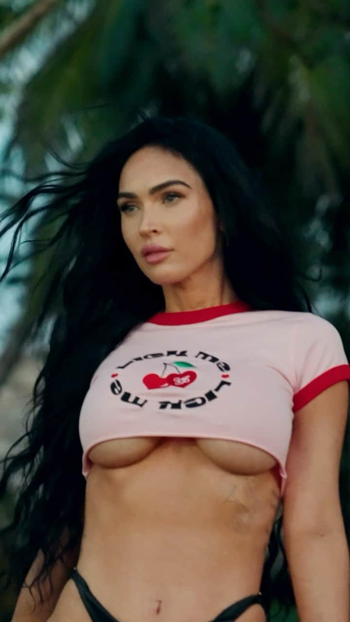 Sports Illustrated Swimsuitのインスタグラム：「Don’t mind us, we’re just wishing we were back in the Dominican Republic with Megan Fox. 🌴👙」