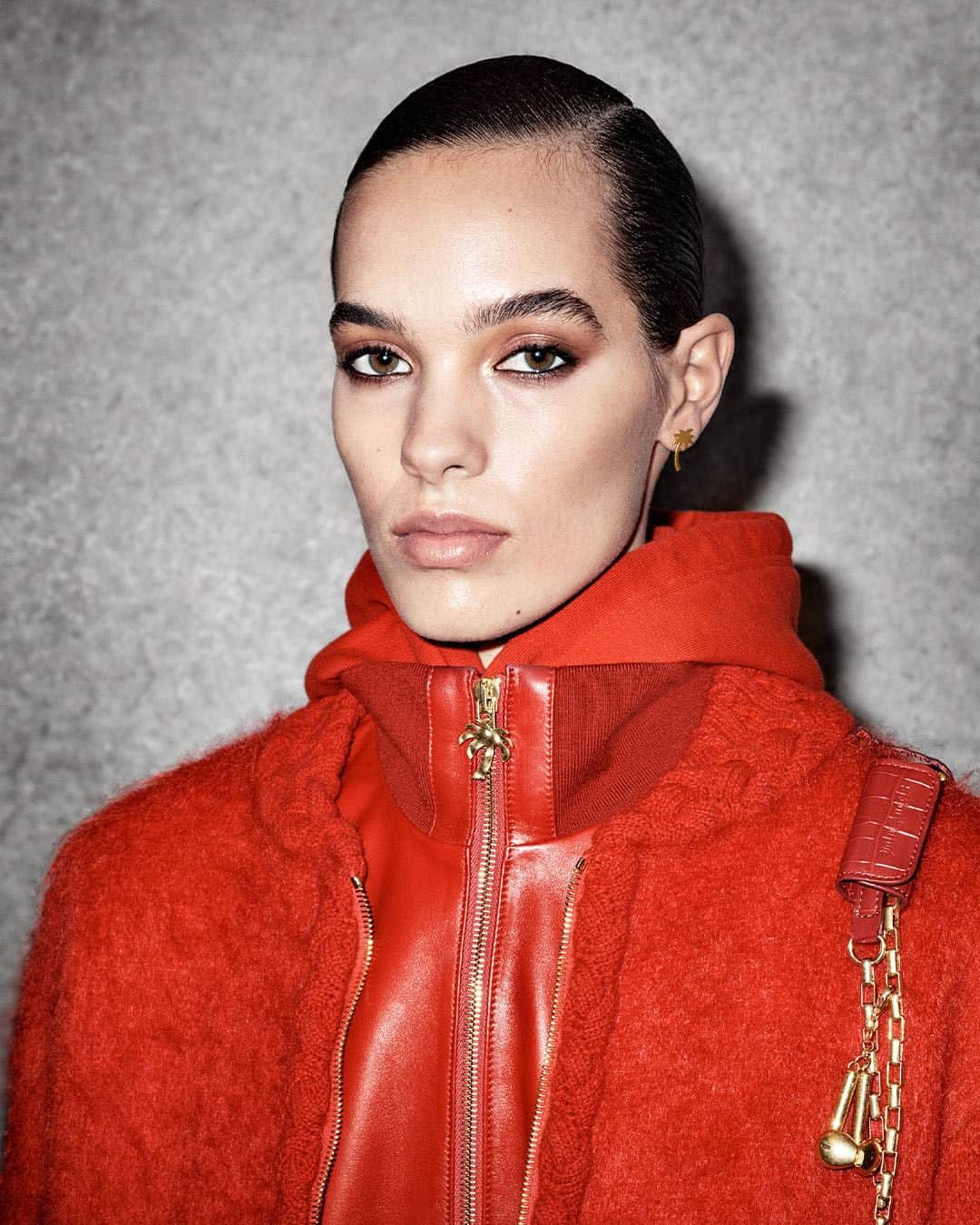 パーム・エンジェルスのインスタグラム：「Injecting red. Layers of monochromatic intensity in leather and crispy wool.  Fall-Winter 2023 Runway Collection is now available.  Link in Bio」