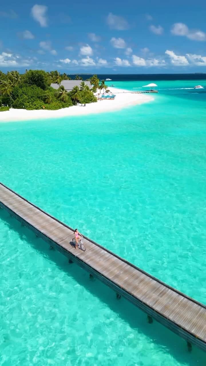 Maldivesのインスタグラム：「Maldives Islands - Escape to Paradise.  Connect with us @nichegetaways to book your vacation in the Maldives.   🎥 @adrianbaias   #maldivesislands #luxuryresort #lagoon #island #islandgetaway #luxuryresort #travelinspiration #luxuryvacation #maldives #nichegetaways #visitmaldives #beautifuldestinations #luxurytravel #islandescape #luxuryescapes #beautifulplacestovisit #paradisefound #vacay #hotelbooking #holidayplanning #onlinetravelagency #onlinetravelagent #maldivesresorts #beachresort」