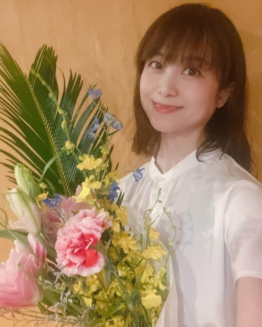 須賀由美子さんのインスタグラム写真 - (須賀由美子Instagram)「今日は #マスケン さんの30周年記念式典でした♪ 30年ってすごい、、、！！ その歴史と未来へのパワーを感じました。そして、 #4klore で8日のリハもやってきました💕 新作ができてよかった！ 今回は新しく 日光の神話もお届けします^_^  また事前予約のみでしたが、 QRコード決済で当日受付も できることになりました‼️  しかも中学生以下無料ですよー！ 親子でも楽しんでもらえたら♪ ぜひぜひ遊びにきてね💕  明日7日は #大桃美代子 さんのトークショー、 8日は #4klore #コンサート #日光 #和の文化展 #田母沢御用邸 へ来てね💕 ⬇️ 44vuf.hp.peraichi.com/?fbclid=IwAR05…」10月6日 23時20分 - tottiyumi