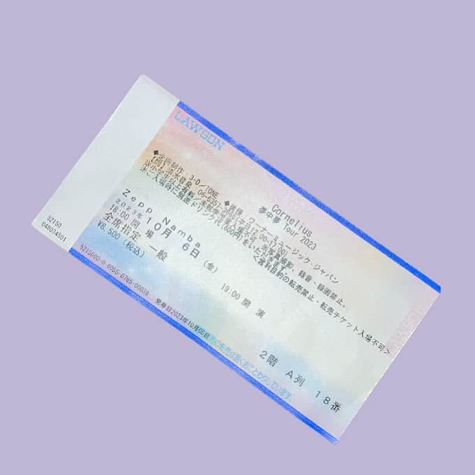 土井コマキのインスタグラム：「日常で聴くと、周りの景色の解像度が上がる。 ライブで聞くと、自分が音楽に取り込まれて、大事な何かをインストールし直して貰えるみたいな感覚。 コーネリアス体験としか言いようがなくて、やはり他の音楽では代用が効かない。私には自分の定期点検みたいなもの。 トレーナー買えば良かったって、まだ思ってる。 #コーネリアス #cornelius #dreaminadream」