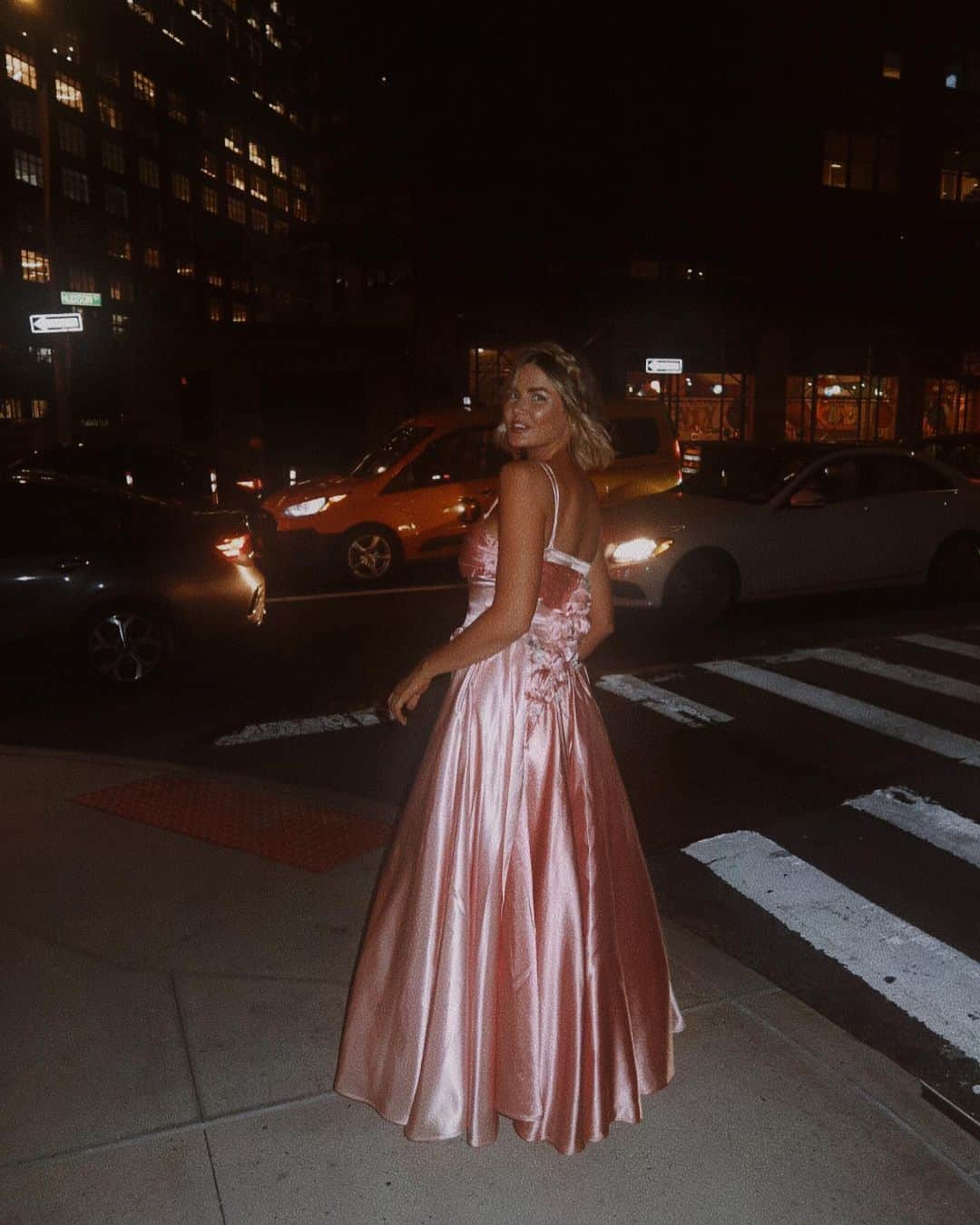 Amber Fillerup Clarkさんのインスタグラム写真 - (Amber Fillerup ClarkInstagram)「Found this gem on Etsy … it’s from the 1950’s and I felt like a princess in it!!!! 👸🏼 thank you for putting on such a beautiful and important event @thepinkagenda 🩷🫶🏼 and thank you for inviting me @paigestables you inspire me so much!」10月6日 23時18分 - amberfillerup