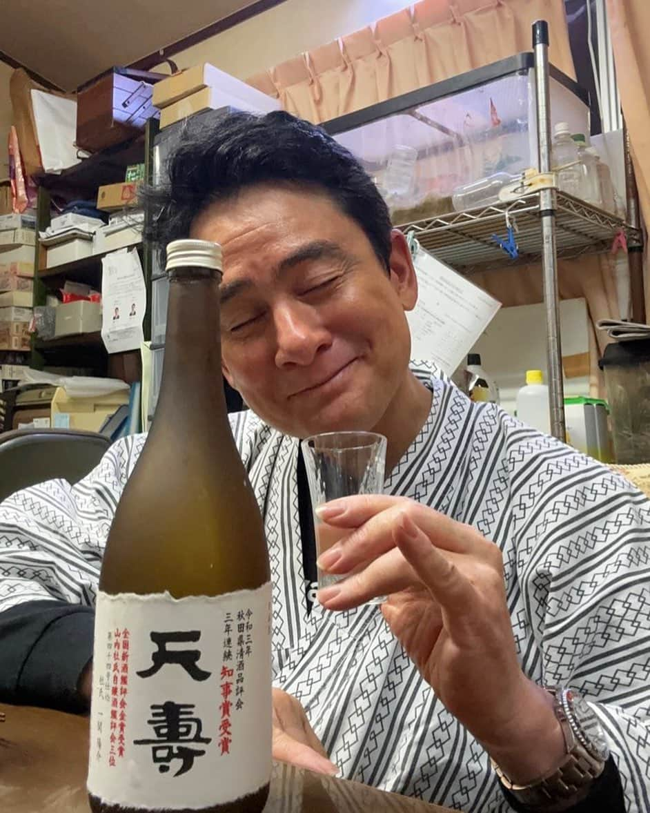 野口健のインスタグラム：「み〜て〜る〜だ〜け〜(^.^)  #野口健#天寿酒造」