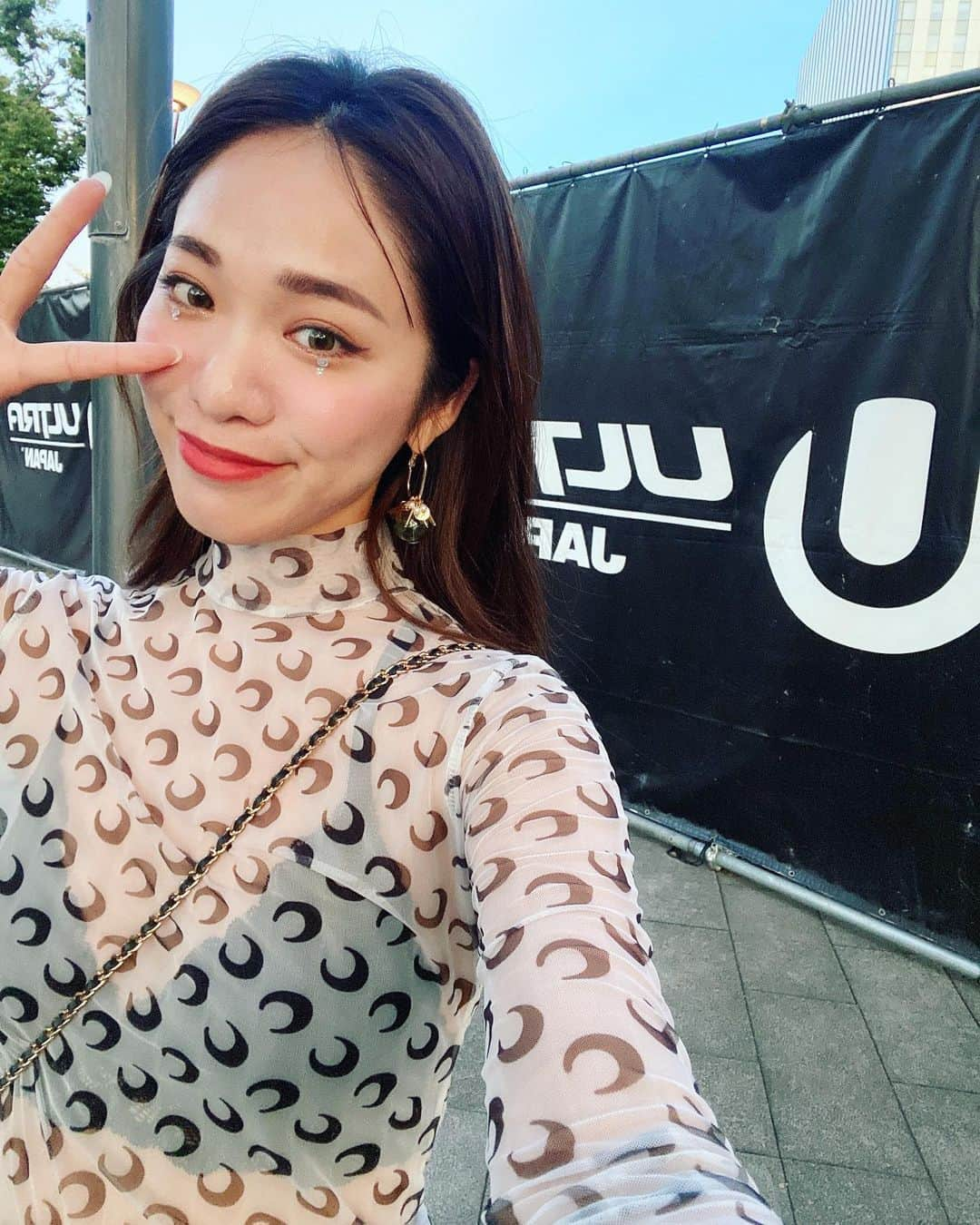 藤森マリナさんのインスタグラム写真 - (藤森マリナInstagram)「Ultra Japan Me on the Day1❤︎ ⠀ ⠀ ⠀ 1日目メイク💎 #まりなはんのフェスコーデ   ⠀ ⠀ ⠀  ⠀ ⠀ ⠀  #festivalfashion#festivalmakeup#shein#shd#sheinコーデ#outfit#gno#girlsnightout#シースルートップス#ストレートヘア#フェスコーデ#フェスメイク#ストーンメイク#カラコン着画#umfkorea#ultrakorea#ultrajapan#ultrajapan2023#ウルトラジャパン#ストーンシール#サマソニ#djsnake#marineserre」10月6日 23時22分 - maaarina0806