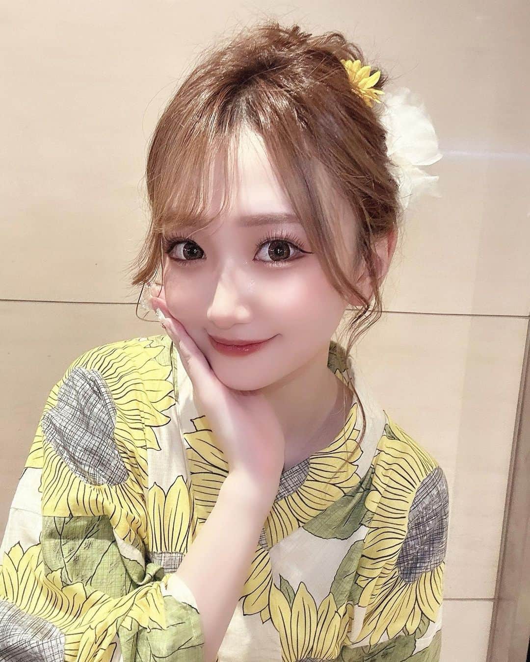 小倉里茉のインスタグラム：「🎀 . みんなひまわりが好きでしょ🌻 .」