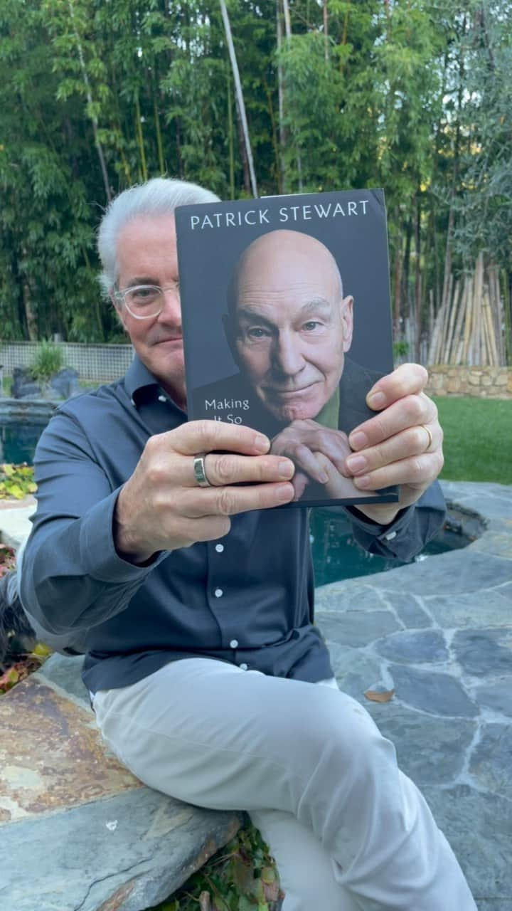 カイル・マクラクランのインスタグラム：「Congratulations @sirpatstew on your memoir! #MakingItSo couldn’t be a more perfect title as you’ve made it such an honor to know you, my friend.」