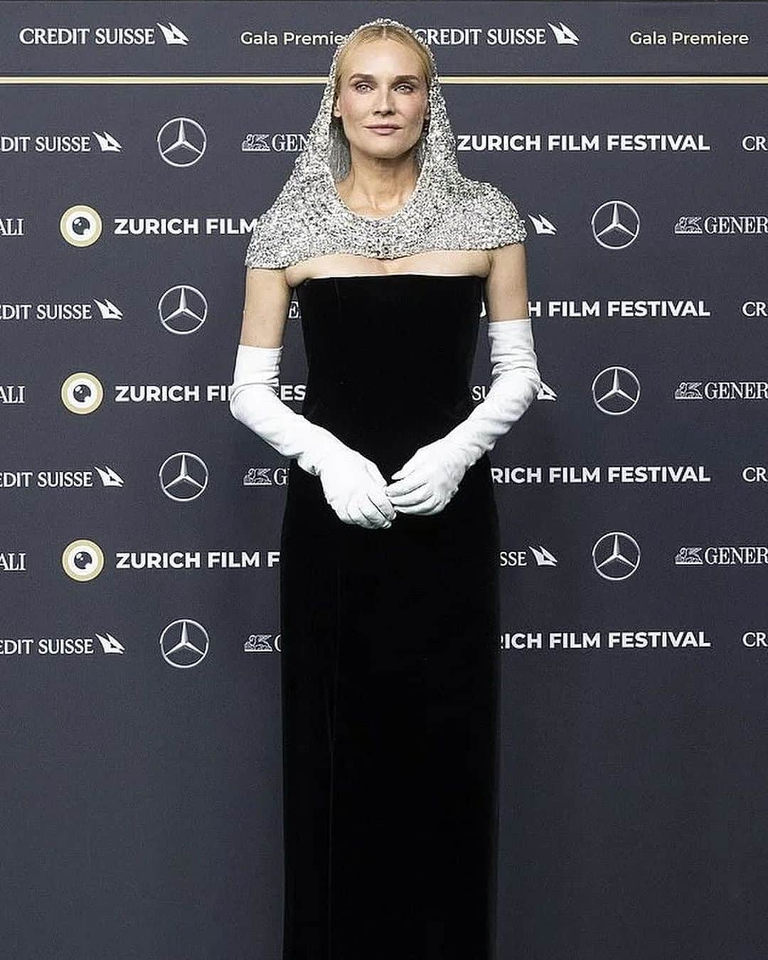 ステファンローランさんのインスタグラム写真 - (ステファンローランInstagram)「Diane Kruger receiving the Golden Eye Award in Zurich.   #StephaneRolland #HauteCouture #FW23」10月6日 23時37分 - stephanerolland_paris