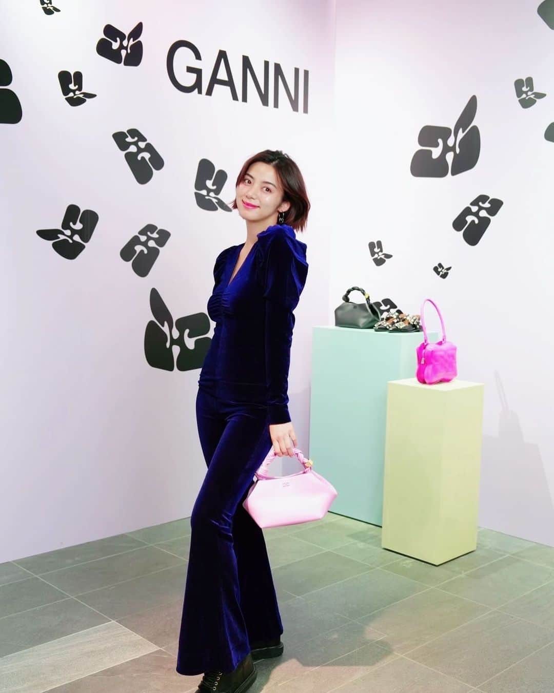 池田エライザのインスタグラム：「渋谷パルコにOPENしたGANNI @ganni のPOP UPにお邪魔しました🫠🤍 環境にも配慮しながらもフレンドリーで暖かい雰囲気溢れるコレクションがとっても好き。 皆さんもぜひ足を運んでみてね🌿」