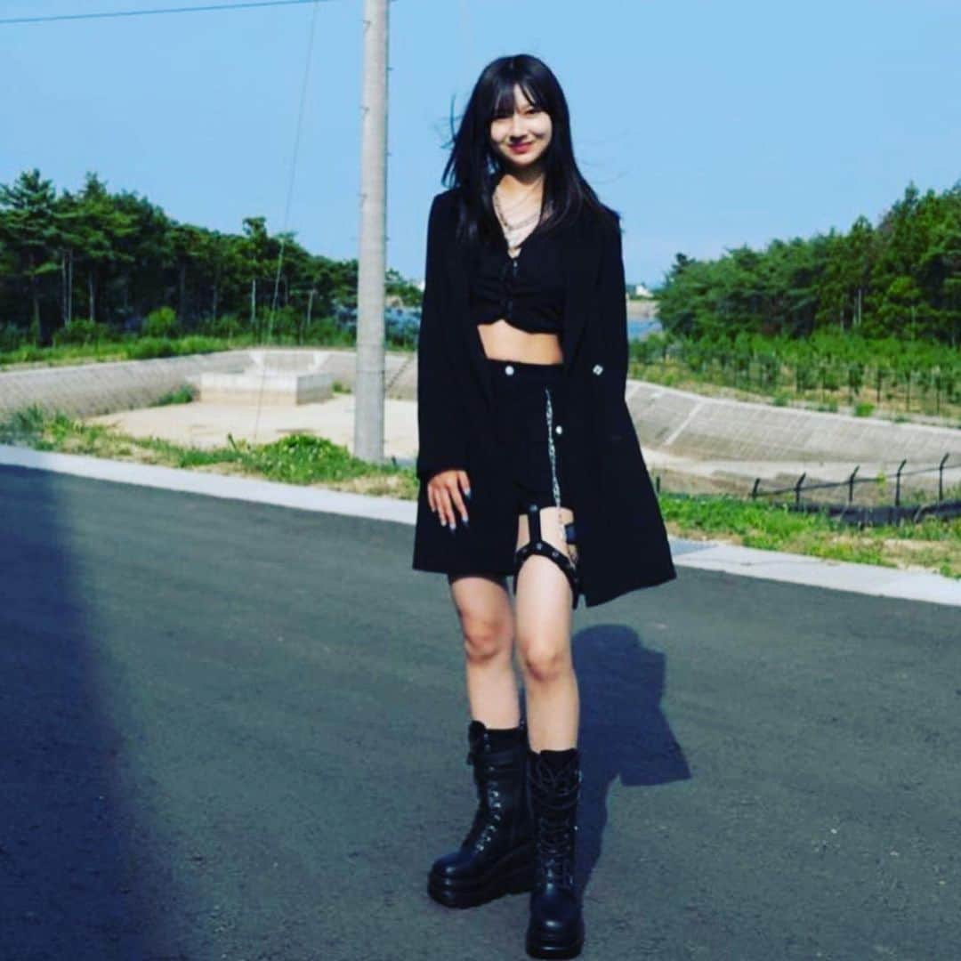 北野美奈さんのインスタグラム写真 - (北野美奈Instagram)「"change the world ' MA3 , YUA viomas vegan rice leather   @ma3.world  avator @sugawara_si3_  from FUKUSHIWA MA3 leather besighed by @aurorae.___   real MA3 leather supported by @kobaori_official it is maded from rice  "the reality from desital possibility" "the reality for MA3 degital world"  #veganleather #leather #biomas  #fashionweek #rice #fashionstyle #3d #nft #vegan #avator #sustainablefashion」10月6日 23時46分 - mina.happy320