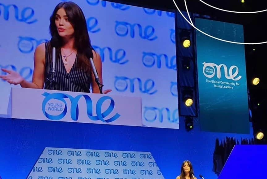 ルーシー・ヘイルさんのインスタグラム写真 - (ルーシー・ヘイルInstagram)「An honor to attend and speak at the @oneyoungworld summit. Thank you for having me and allowing a safe space to share my story. I am truly inspired and in awe of the people in this photo. They are actively making the world a more accepting, loving, and kind place by being advocates within the mental health space. There is strength in being exactly who we are ♥️」10月6日 23時54分 - lucyhale