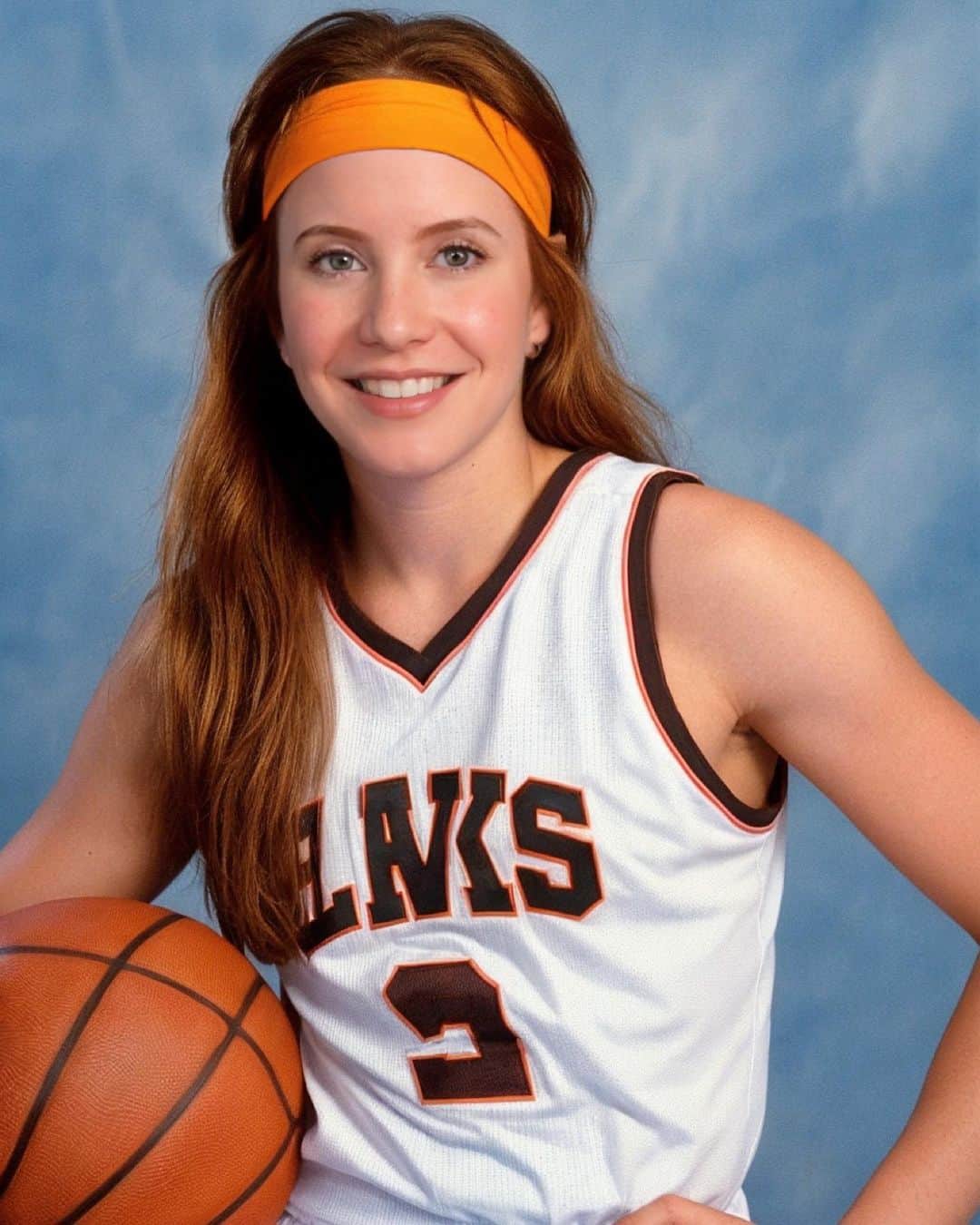 エイミー・デビッドソンさんのインスタグラム写真 - (エイミー・デビッドソンInstagram)「I mean, this is hilarious. I feel like some of these photos actually look like me. And others not at all. 😆High-school in the 90’s!  Trivia questions:   Did I have red hair in high school?🤔  Did I play basketball or was I on the pom line? Swipe for my hoops shot!  ….Annnnd save the best for last! 🤓🤣OMG  #aiyearbook #90s #90」10月7日 0時05分 - amy_davidson