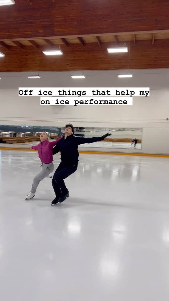 パイパー・ギレスのインスタグラム：「These few things are a game changer for my performance! What are some things that help you? Always looking for ways to help our bodies!  - - - - #Skating #skatingtips #figureskating #iceskating #training #trainingrecovery #athleterecovery #trainingtips #recoverytips #sportmotivation #sportgirl #athlete #teamcanada #skatecanada #pilates #workout #normatec #rollrecovery #coldplunge」