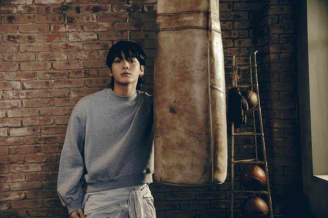 BTSさんのインスタグラム写真 - (BTSInstagram)「#정국 #JungKook 'GOLDEN' Concept Photo - SOLID  #JungKook_GOLDEN」10月7日 0時00分 - bts.bighitofficial