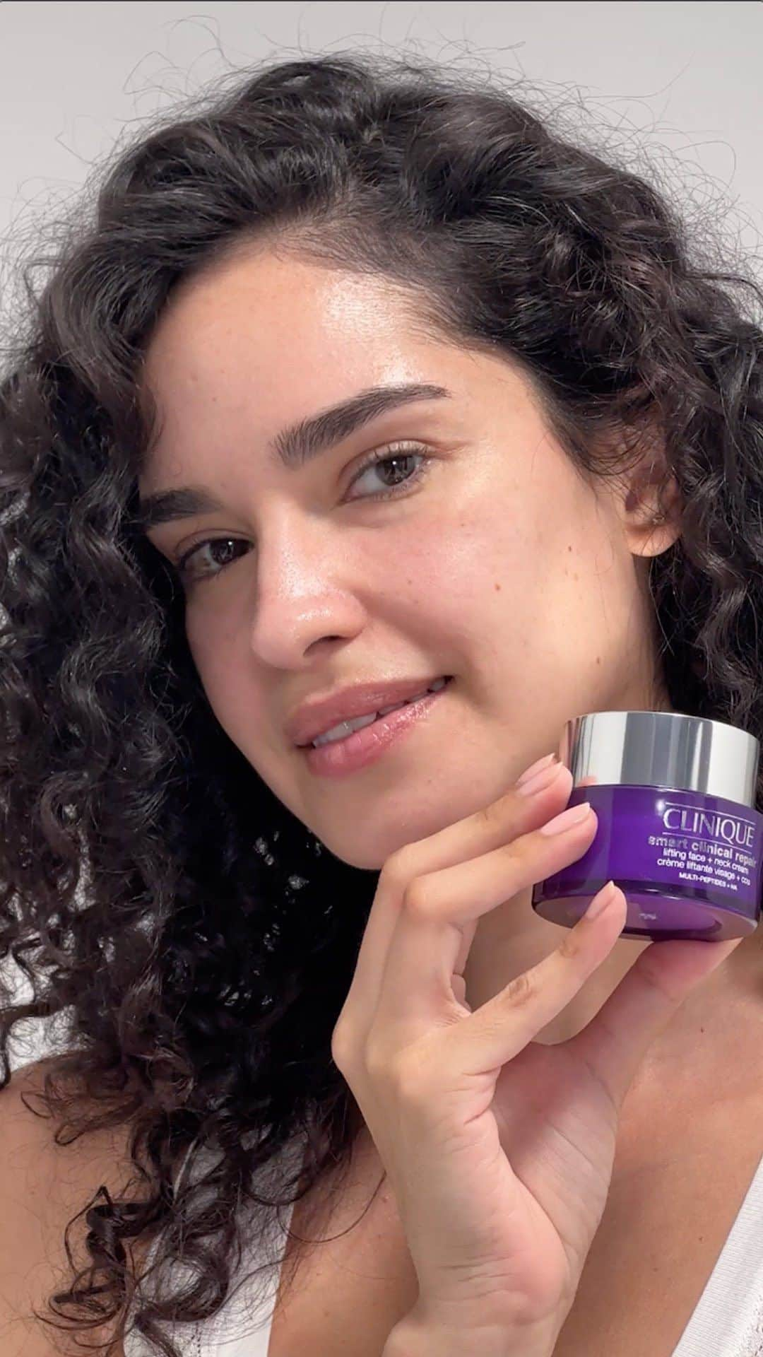 クリニークのインスタグラム：「NEW from the Clinique Lab.  NEW Smart Lifting Face + Neck Cream delivers powerful results in a perfect purple jar: 100% show a more lifted-looking face and neck.*   This delectably cushiony cream gets results, and also: 👩‍⚕️ Dermatologist tested. ✅ Safe for sensitive skin. 🤧 Allergy tested and fragrance-free.   #NewFromTheCliniqueLab #SmartLiftingCream #DermatologistTested #SafeForSensitiveSkin #AntiAgingSkincare  *Clinical testing on 36 women after using the product for 12 weeks.」