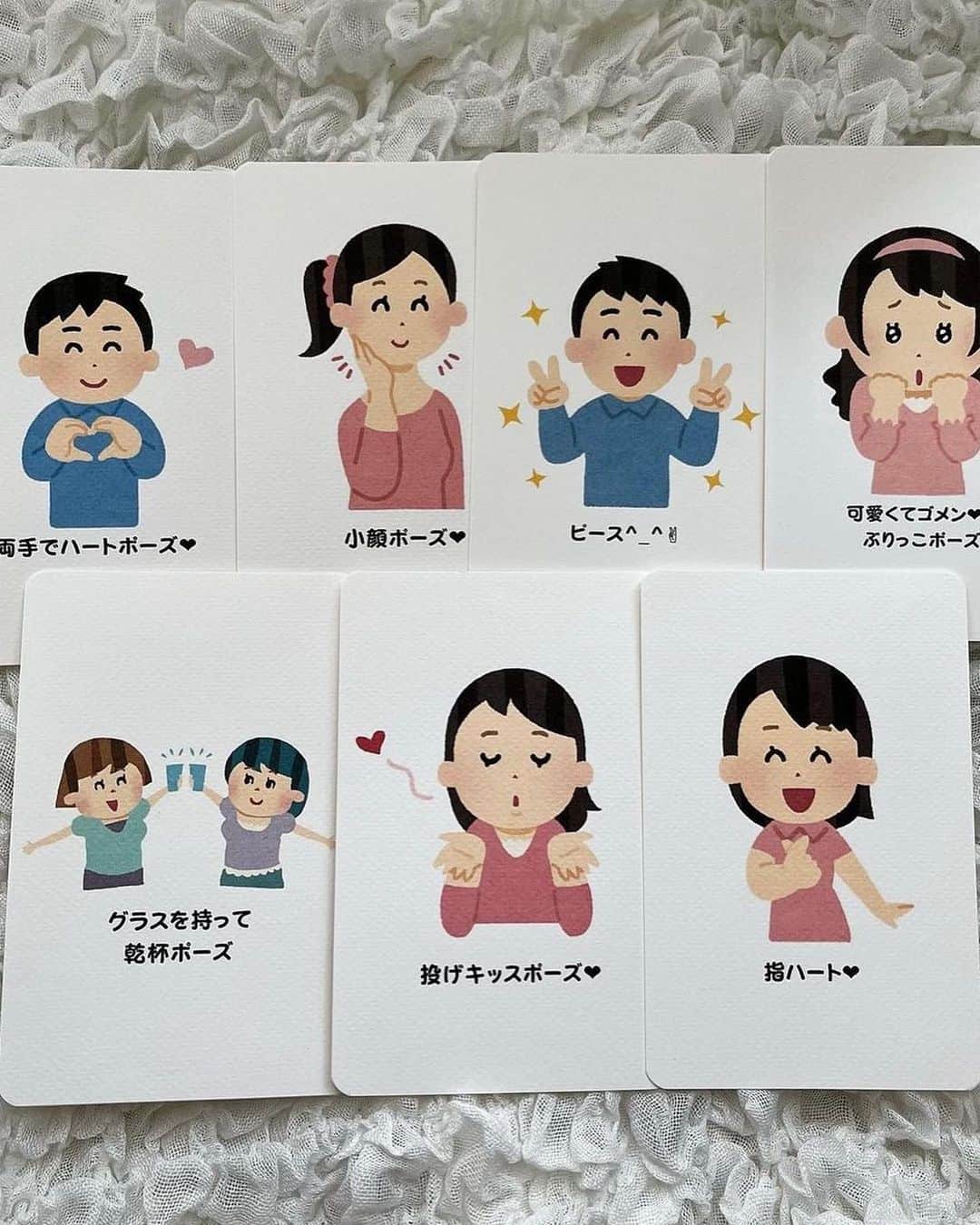 ハナユメさんのインスタグラム写真 - (ハナユメInstagram)「結婚式当日、ゲストの皆さんと集合写真を撮るときのポーズ…迷いますよね👀  そんな時に大活躍するのが「ポーズカード」✨  このお助けカードを使えば、ゲストの皆さんも大盛り上がり🎉アバターを使ったり、おふたりの写真やイラストを使ったカードが人気です💘  *…*…*…*…*…*…*…*…*…*…*…*… ⁡ 📷photo by   @yaku0118 さん @____karoom さん @_wd.s_ さん h_wedding0321 さん @mk3_0715 さん @ma_wd_0722 さん @ri___wd0603 さん @t20k_wd さん @wd__hrk1217 さん @a_wd__ さん  素敵なお写真ありがとうございました🙇‍♀️ ⁡ *…*…*…*…*…*…*…*…*…*…*…*… ⁡ 💎ハナユメに幸せをシェアしてね #ハナユメ を付けて投稿してくださった方はご紹介させていただくかも！@hanayume_wedding　フォロー・コメントお待ちしています🙌🏻💕 ⁡ 💎式場探しに迷ったらハナユメ♡ こんな素敵な結婚式をしたい！と思ったら、ハナユメにお任せ💛ハナユメウエディングデスクでアドバイザーに相談してみてね💁‍♀️💓投稿を保存して、アドバイザーに見せるとスムーズですよ✨ ⁡ 💎ハナユメが叶えたいこと 叶えたいのは「1組でも多くのカップル様に理想の結婚式のきっかけを」皆さまのお力になれるよう全力でサポートします🕊  #ハナユメ#ポーズカード#テーブルラウンド#ウェディングフォト#ポーズ写真#集合写真」10月9日 6時00分 - hanayume_wedding