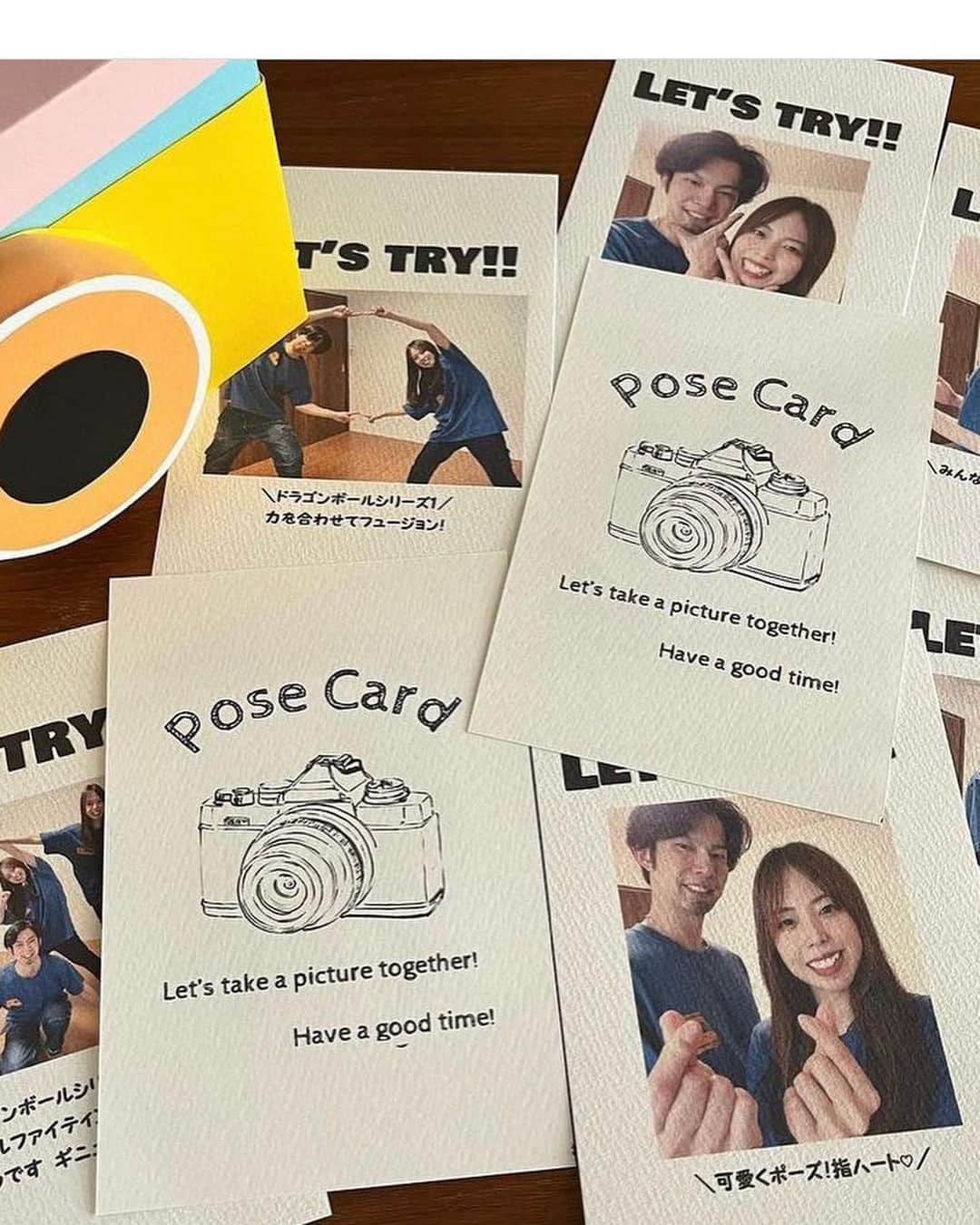 ハナユメさんのインスタグラム写真 - (ハナユメInstagram)「結婚式当日、ゲストの皆さんと集合写真を撮るときのポーズ…迷いますよね👀  そんな時に大活躍するのが「ポーズカード」✨  このお助けカードを使えば、ゲストの皆さんも大盛り上がり🎉アバターを使ったり、おふたりの写真やイラストを使ったカードが人気です💘  *…*…*…*…*…*…*…*…*…*…*…*… ⁡ 📷photo by   @yaku0118 さん @____karoom さん @_wd.s_ さん h_wedding0321 さん @mk3_0715 さん @ma_wd_0722 さん @ri___wd0603 さん @t20k_wd さん @wd__hrk1217 さん @a_wd__ さん  素敵なお写真ありがとうございました🙇‍♀️ ⁡ *…*…*…*…*…*…*…*…*…*…*…*… ⁡ 💎ハナユメに幸せをシェアしてね #ハナユメ を付けて投稿してくださった方はご紹介させていただくかも！@hanayume_wedding　フォロー・コメントお待ちしています🙌🏻💕 ⁡ 💎式場探しに迷ったらハナユメ♡ こんな素敵な結婚式をしたい！と思ったら、ハナユメにお任せ💛ハナユメウエディングデスクでアドバイザーに相談してみてね💁‍♀️💓投稿を保存して、アドバイザーに見せるとスムーズですよ✨ ⁡ 💎ハナユメが叶えたいこと 叶えたいのは「1組でも多くのカップル様に理想の結婚式のきっかけを」皆さまのお力になれるよう全力でサポートします🕊  #ハナユメ#ポーズカード#テーブルラウンド#ウェディングフォト#ポーズ写真#集合写真」10月9日 6時00分 - hanayume_wedding