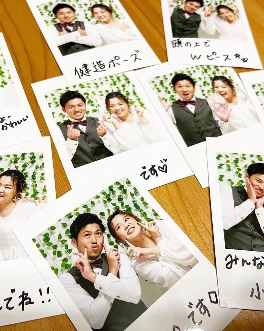 ハナユメさんのインスタグラム写真 - (ハナユメInstagram)「結婚式当日、ゲストの皆さんと集合写真を撮るときのポーズ…迷いますよね👀  そんな時に大活躍するのが「ポーズカード」✨  このお助けカードを使えば、ゲストの皆さんも大盛り上がり🎉アバターを使ったり、おふたりの写真やイラストを使ったカードが人気です💘  *…*…*…*…*…*…*…*…*…*…*…*… ⁡ 📷photo by   @yaku0118 さん @____karoom さん @_wd.s_ さん h_wedding0321 さん @mk3_0715 さん @ma_wd_0722 さん @ri___wd0603 さん @t20k_wd さん @wd__hrk1217 さん @a_wd__ さん  素敵なお写真ありがとうございました🙇‍♀️ ⁡ *…*…*…*…*…*…*…*…*…*…*…*… ⁡ 💎ハナユメに幸せをシェアしてね #ハナユメ を付けて投稿してくださった方はご紹介させていただくかも！@hanayume_wedding　フォロー・コメントお待ちしています🙌🏻💕 ⁡ 💎式場探しに迷ったらハナユメ♡ こんな素敵な結婚式をしたい！と思ったら、ハナユメにお任せ💛ハナユメウエディングデスクでアドバイザーに相談してみてね💁‍♀️💓投稿を保存して、アドバイザーに見せるとスムーズですよ✨ ⁡ 💎ハナユメが叶えたいこと 叶えたいのは「1組でも多くのカップル様に理想の結婚式のきっかけを」皆さまのお力になれるよう全力でサポートします🕊  #ハナユメ#ポーズカード#テーブルラウンド#ウェディングフォト#ポーズ写真#集合写真」10月9日 6時00分 - hanayume_wedding