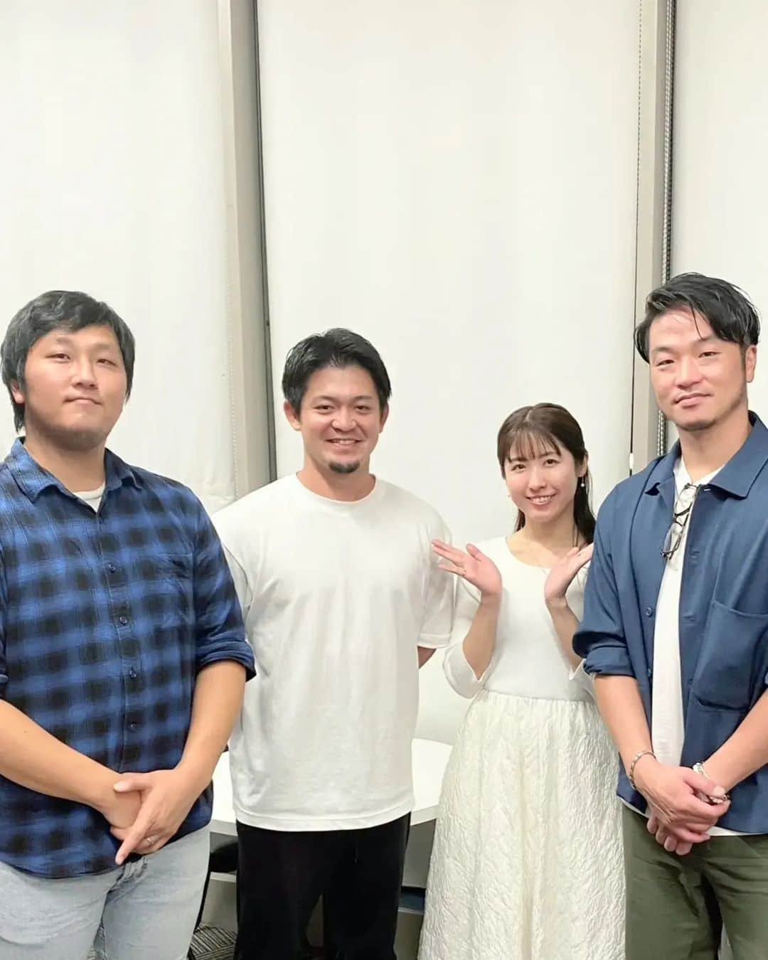 小谷津友里のインスタグラム：「昨夜はウッチャエ「山下幸輝×風張蓮スペシャルトークライブ2023」ありがとうございました⚾ 山下さんと風張さんは2014年ドラフトの同い年、横浜DeNAベイスターズでチームメイト✨ 試合の裏側、セカンドキャリアなどなど、トークショーでしか聞けないお話しをして頂きました！  初耳👂️なファン目線では分からないお話しもありました✨  私はお二人とお話しするのが初めてだったのですが、 トークが面白くて色んなエピソードをお持ちで、 時間が経つのがあっという間に感じました😊✨️  現在は野球を教えていたり、イベントを開催したり、風張さんはTikTokも始めたり！ お二人から目が離せません👏  そして急遽サプライズ出演していただいた近藤一樹さん！ 近藤さんは３夜連続出演となり、　昨日も会場を盛り上げてらっしゃいました😊 ヤクルト時代の風張さんとのエピソードも面白かったです！  MCを務めさせていただき、みなさんと楽しい時間を過ごせて幸せです👐 感謝の気持ちでいっぱいです✨️  #ウッチャエ #プロ野球 #NPB #野球 #baseball #山下幸輝 さん　#風張蓮 さん #近藤一樹 さん #プロ野球選手 #baystars #横浜denaベイスターズ #東京ヤクルトスワローズ #ヤクルト #スワローズ #東京カルチャーカルチャー #トークショー #トークイベント #トークライブ #MC #司会 #司会進行」