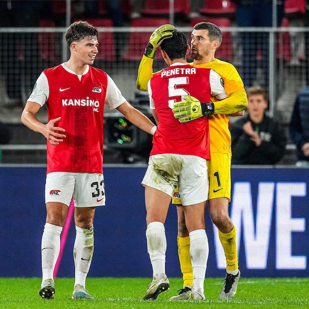 マシュー・ライアンさんのインスタグラム写真 - (マシュー・ライアンInstagram)「Hard fought win to get off the mark in the group stage. Thanks for the support, hope everyone was able to get home safe and sound after the troubles last night 🙏🏼.」10月6日 15時17分 - matyryan