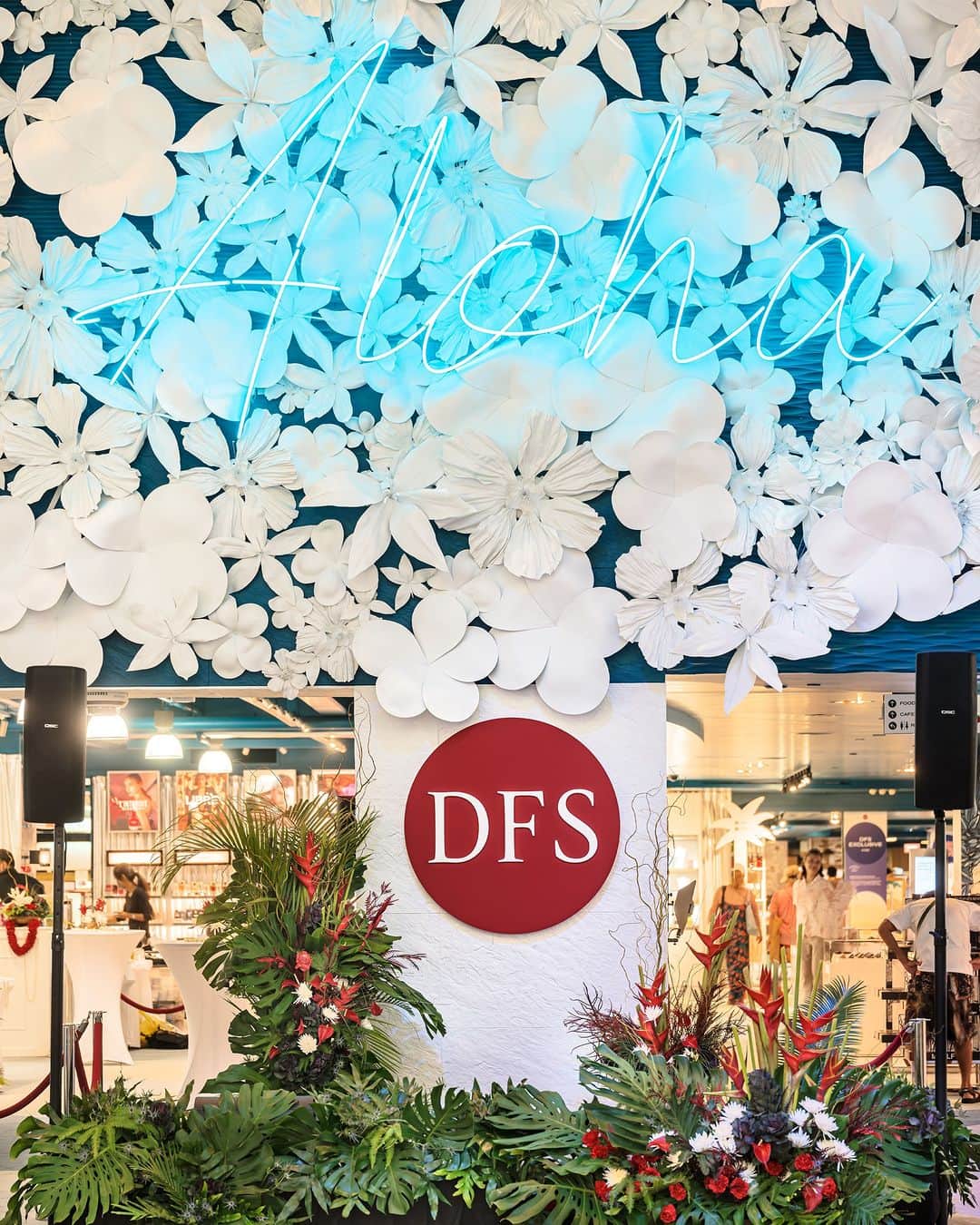 DFS & T Galleriaのインスタグラム：「DFS Waikiki’s reopening celebrates our 60-year-strong relationship with the Waikiki community.​  Committed to creating lasting employment opportunities in Hawaii, DFS Waikiki boasts a reopening team 90% consisting of DFS Hawaii alumni, including management staff who have been with DFS for over 45 years. ​  Visit DFS Waikiki to meet the team and hear their incredible stories!  #DFSOfficial #DFSHawaii #DFSWaikiki​ #AlohaWeAreBack #TheNewWaveofLuxury​ #Hawaii #Waikiki」