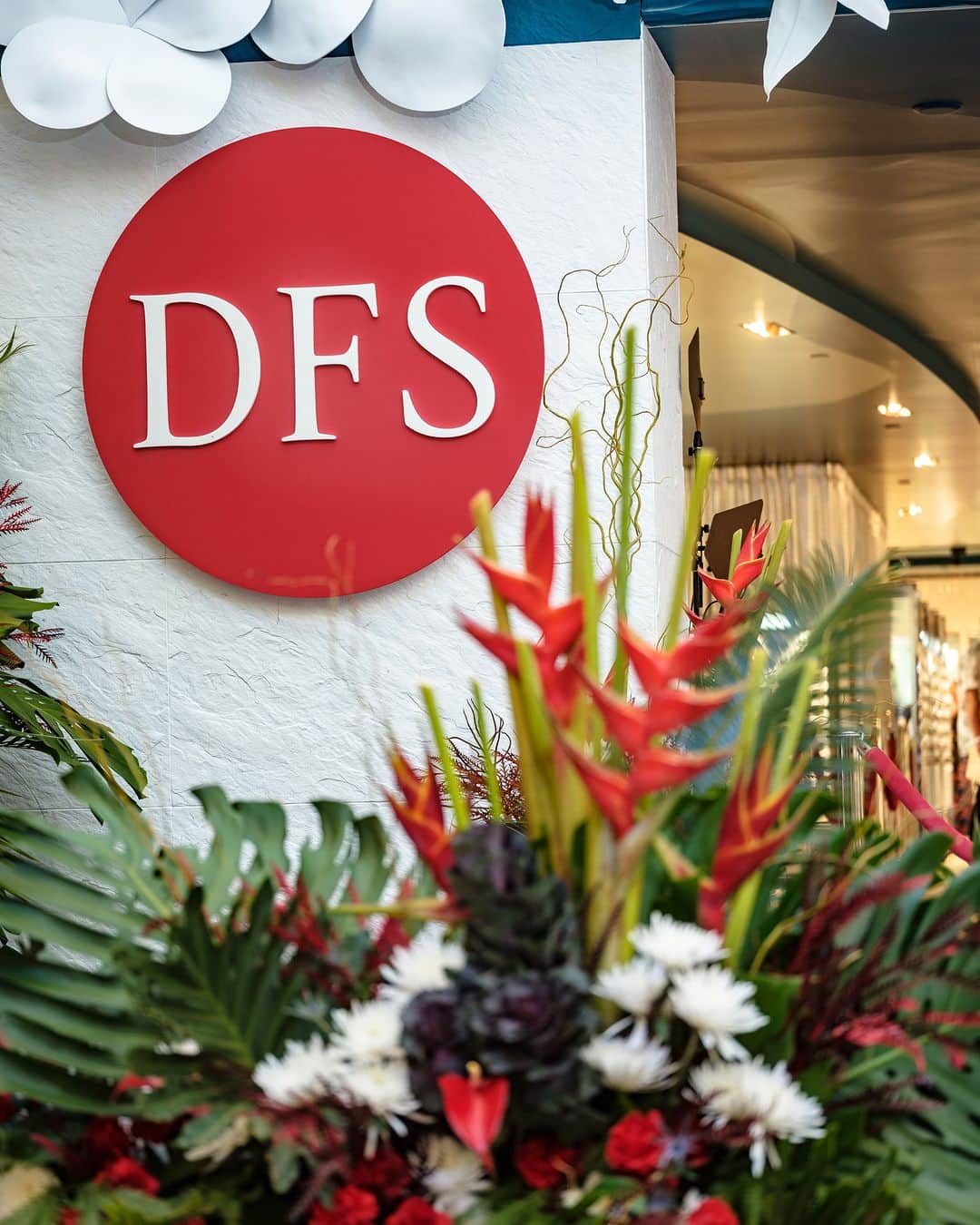 DFS & T Galleriaさんのインスタグラム写真 - (DFS & T GalleriaInstagram)「DFS Waikiki’s reopening celebrates our 60-year-strong relationship with the Waikiki community.​  Committed to creating lasting employment opportunities in Hawaii, DFS Waikiki boasts a reopening team 90% consisting of DFS Hawaii alumni, including management staff who have been with DFS for over 45 years. ​  Visit DFS Waikiki to meet the team and hear their incredible stories!  #DFSOfficial #DFSHawaii #DFSWaikiki​ #AlohaWeAreBack #TheNewWaveofLuxury​ #Hawaii #Waikiki」10月6日 15時30分 - dfsofficial
