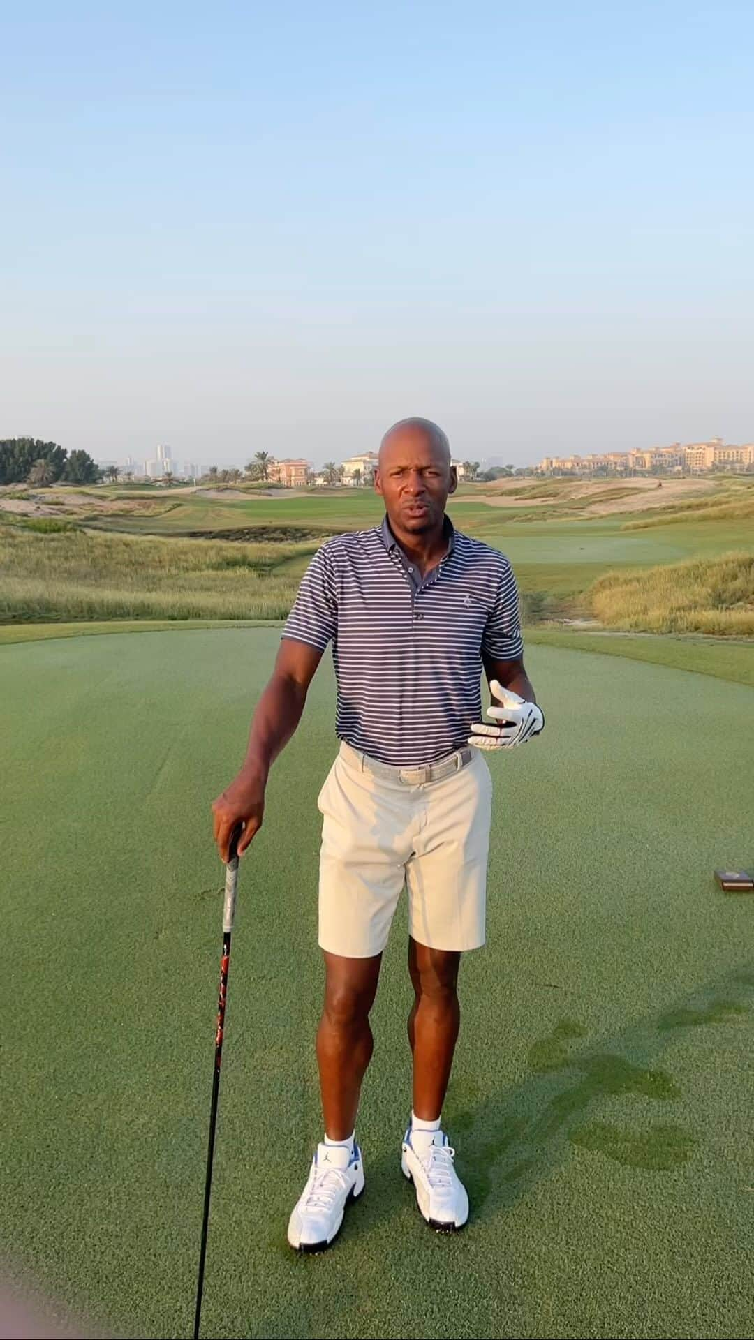 レイ・アレンのインスタグラム：「@saadiyatbeachgolfclub lub @aldar ⛳🏌️‍♂️🏀 @nba #SaadiyatBeachGolfClub #UAE #abudhabigames2023 GolfingParadise」