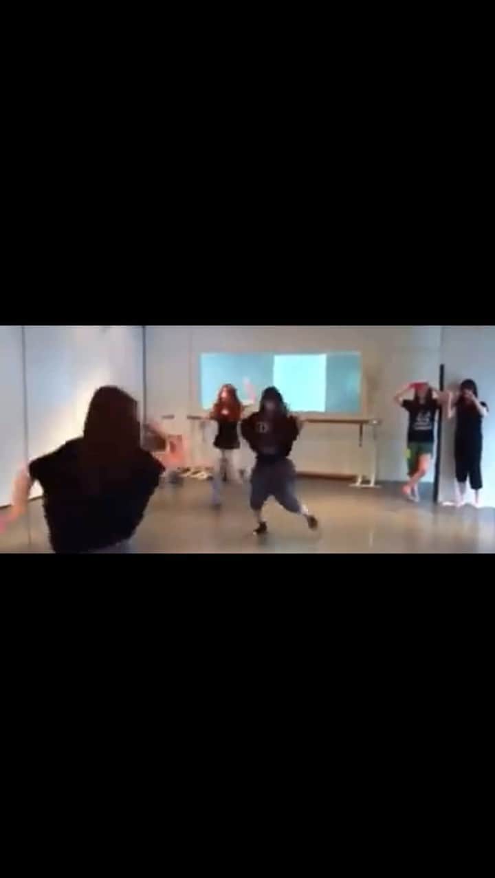 川村りかのインスタグラム：「りかちゃんとあいりちゃんのダンスの思い出。 （後ろにKONANもいるよ。片足出してる人）  juicy eyesというダンスユニットを作ろうとしてた時。 ダンスって楽しいなぁ。 おばダンスユニットでも作ろうかな👵🏻𓀗…ﾖﾎﾞﾖﾎﾞ」